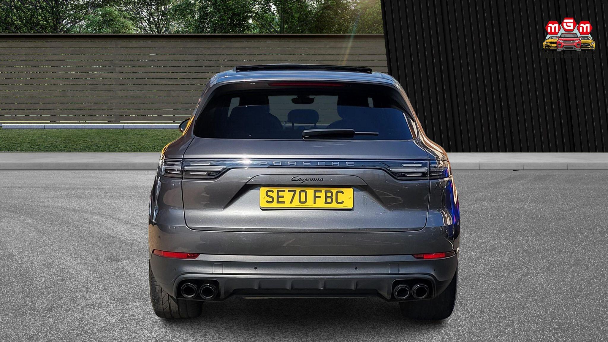 Porsche Cayenne view 8
