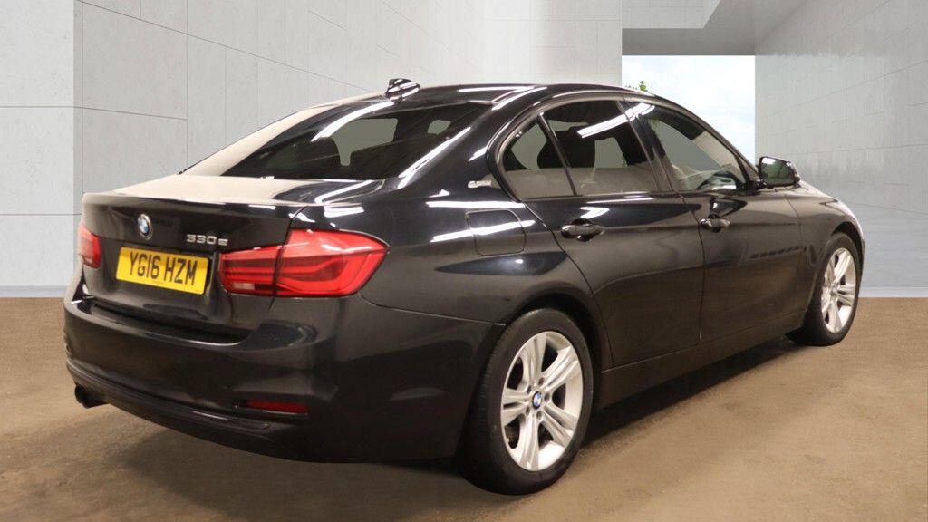 BMW 3 Series view 4