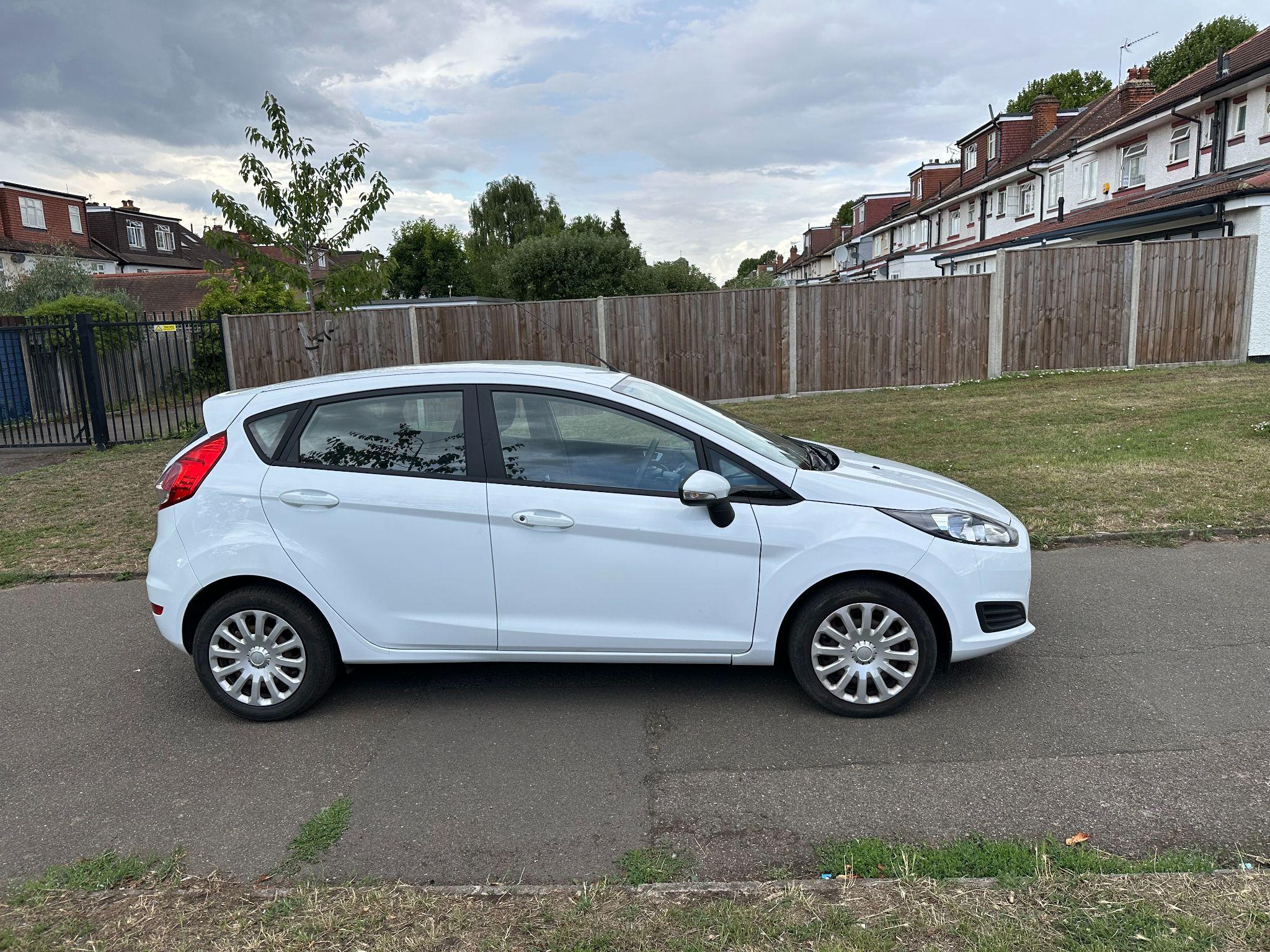 2014 Ford Fiesta image 13