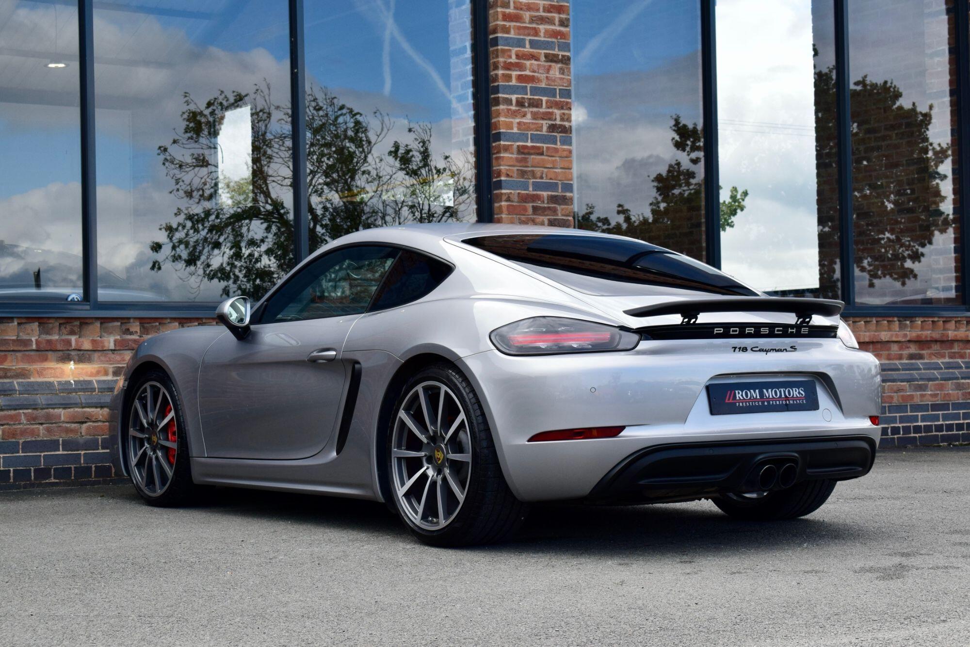 Porsche Cayman view 29