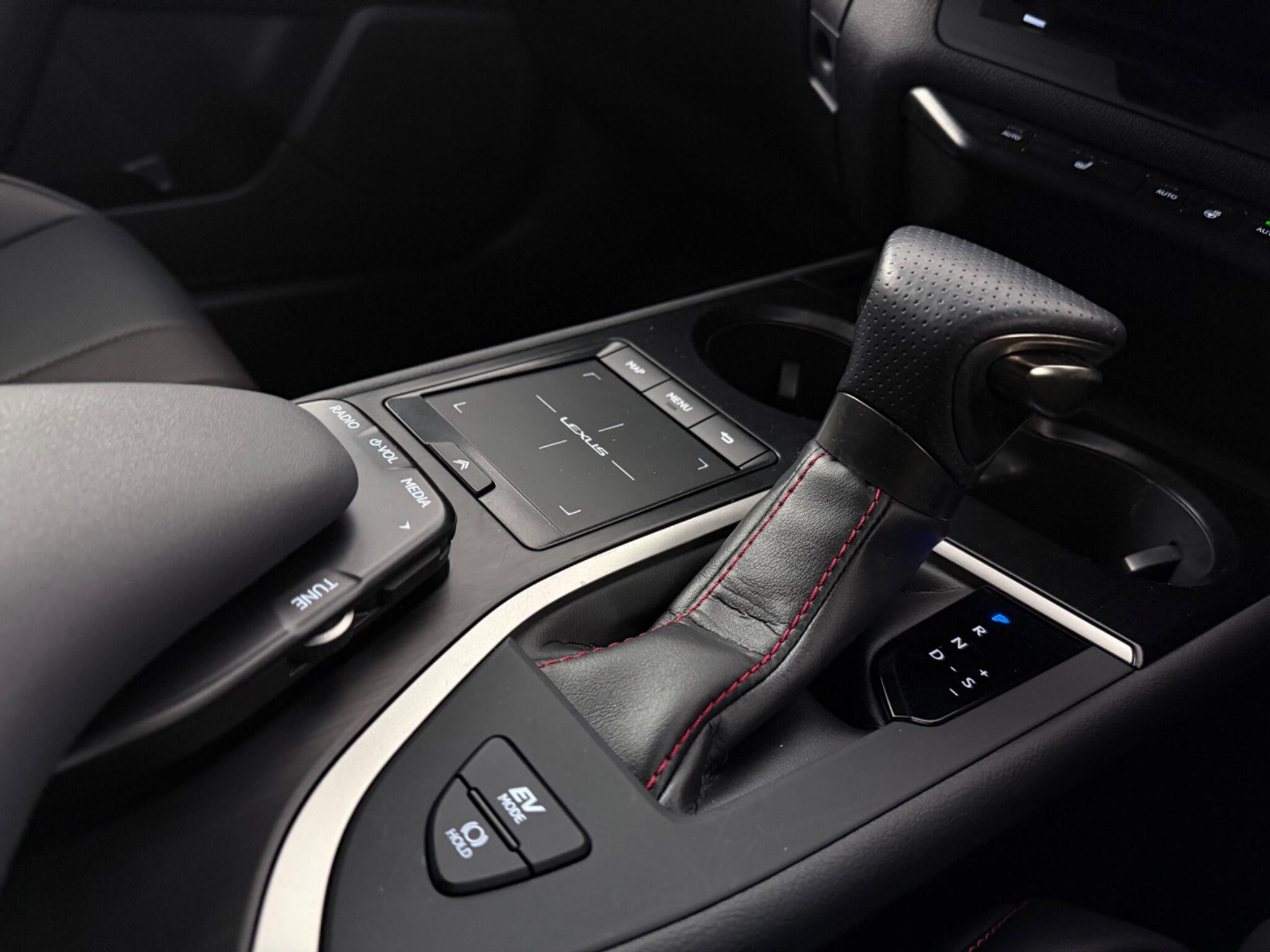 Lexus Ux view 22