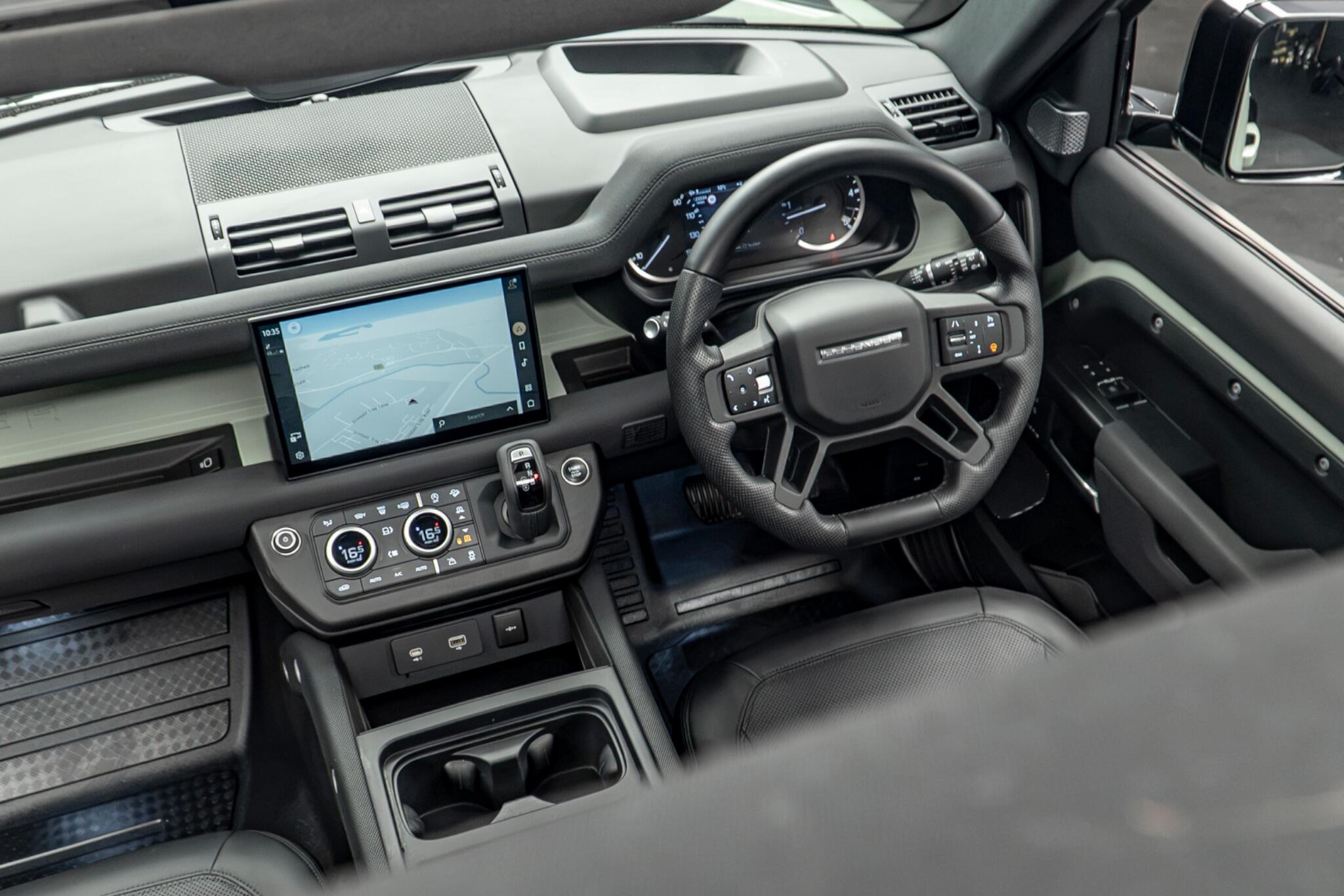 Land Rover Defender view 37