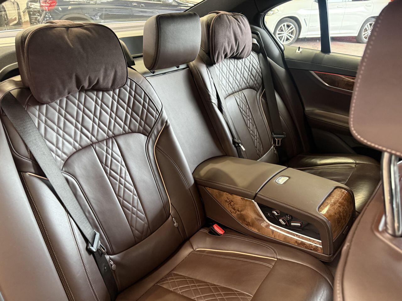 BMW 7 Series view 70