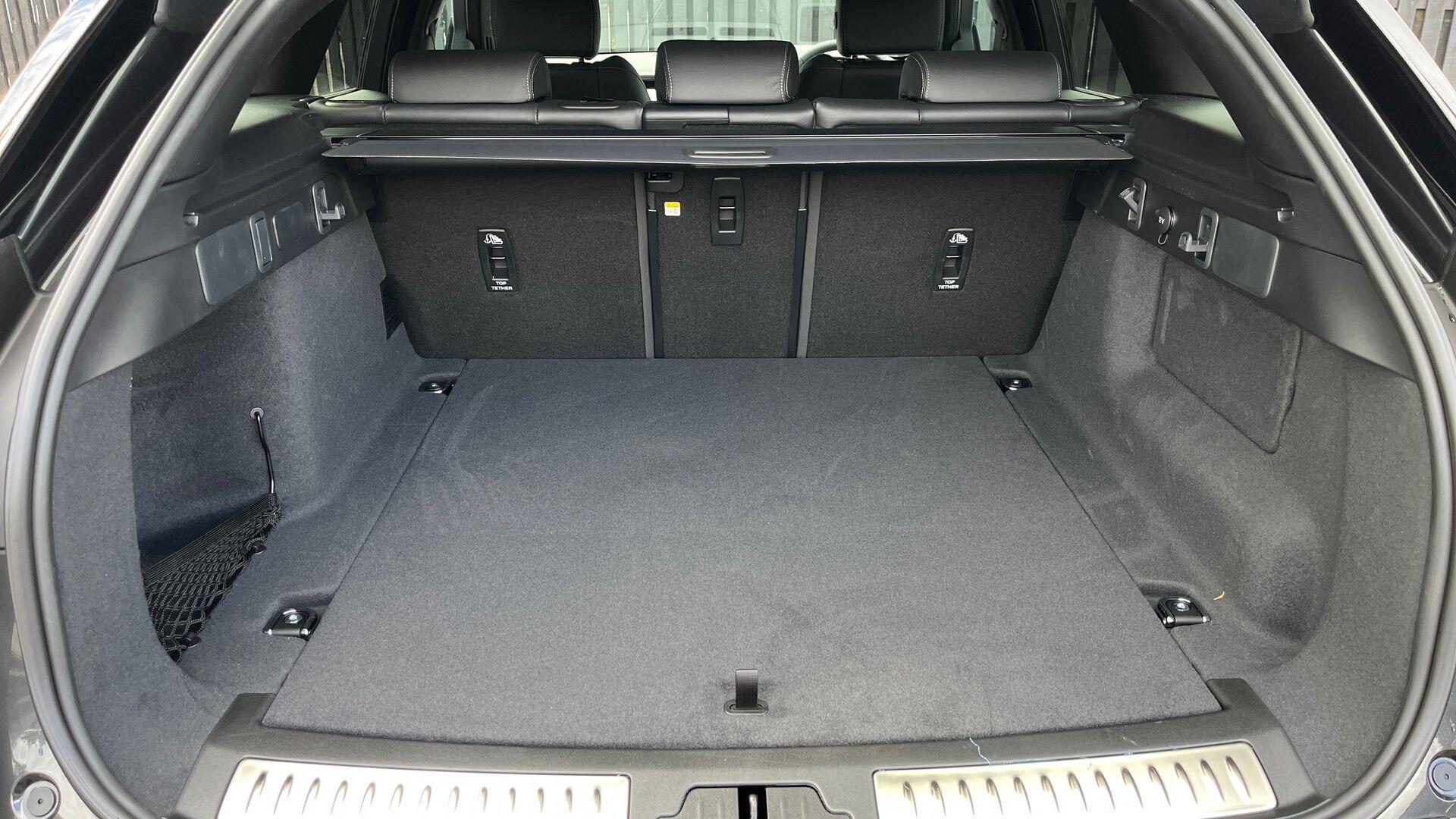 Land Rover Range Rover Velar view 40