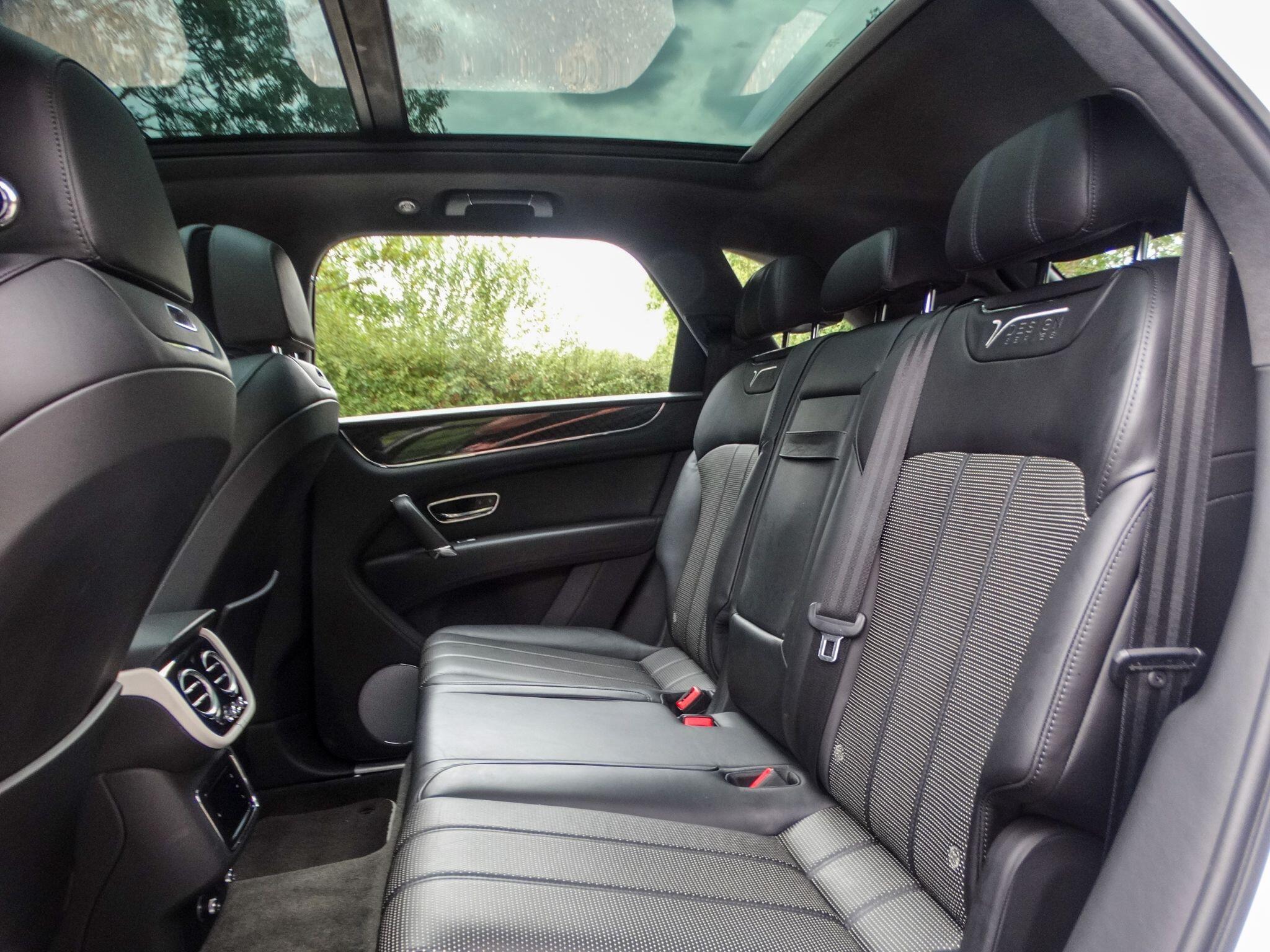 Bentley Bentayga view 16
