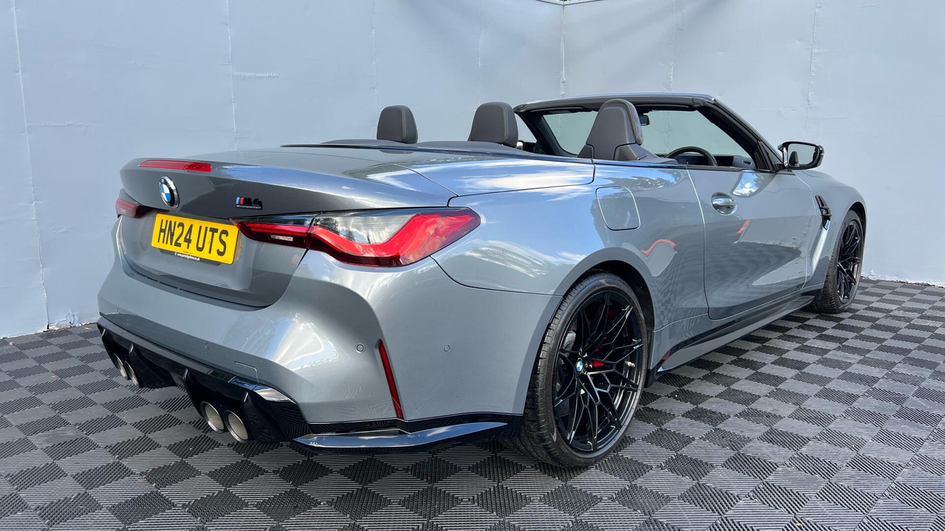 BMW M4 view 30