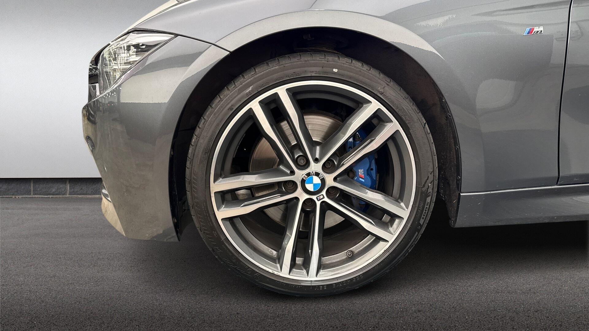 BMW 3 Series view 14