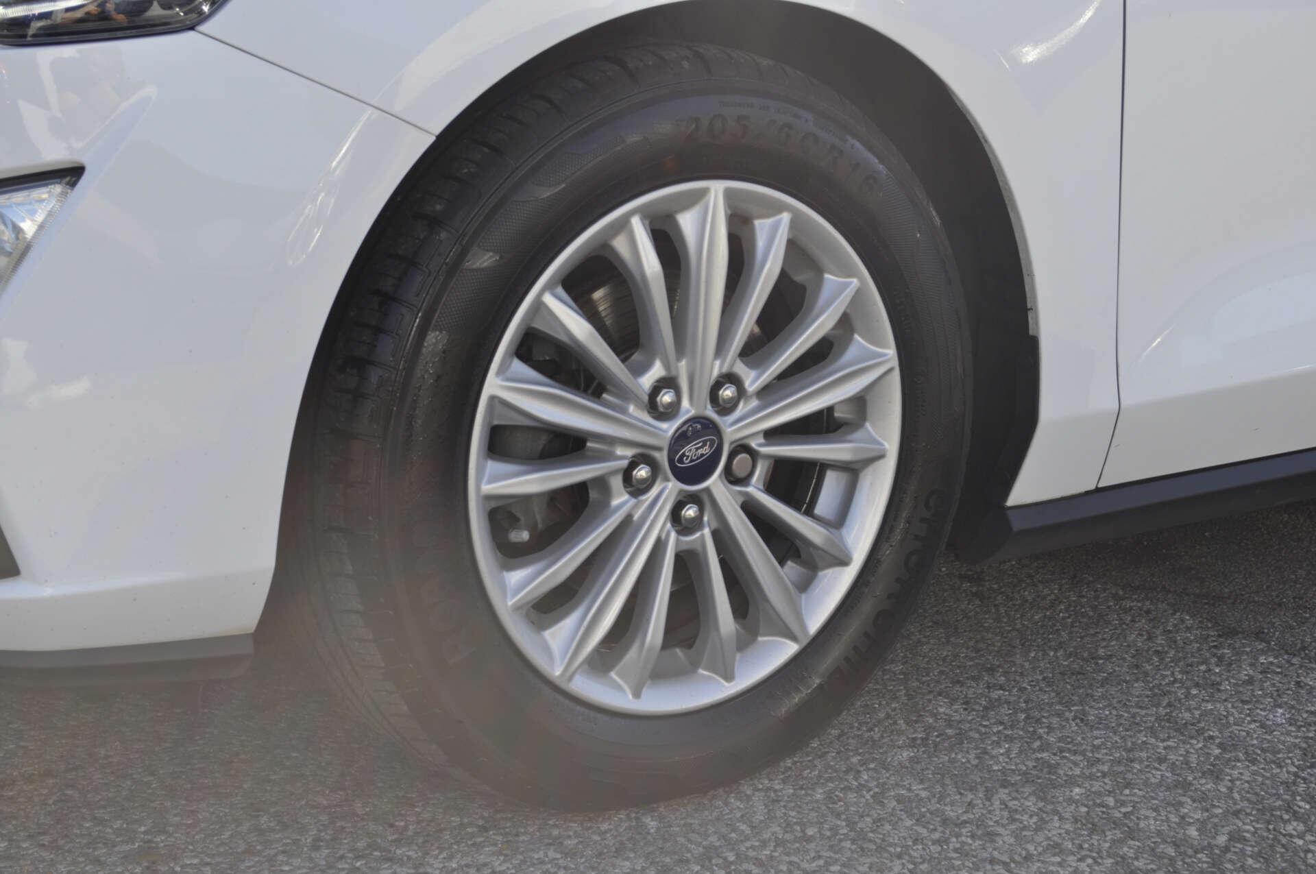 Ford Focus view 31