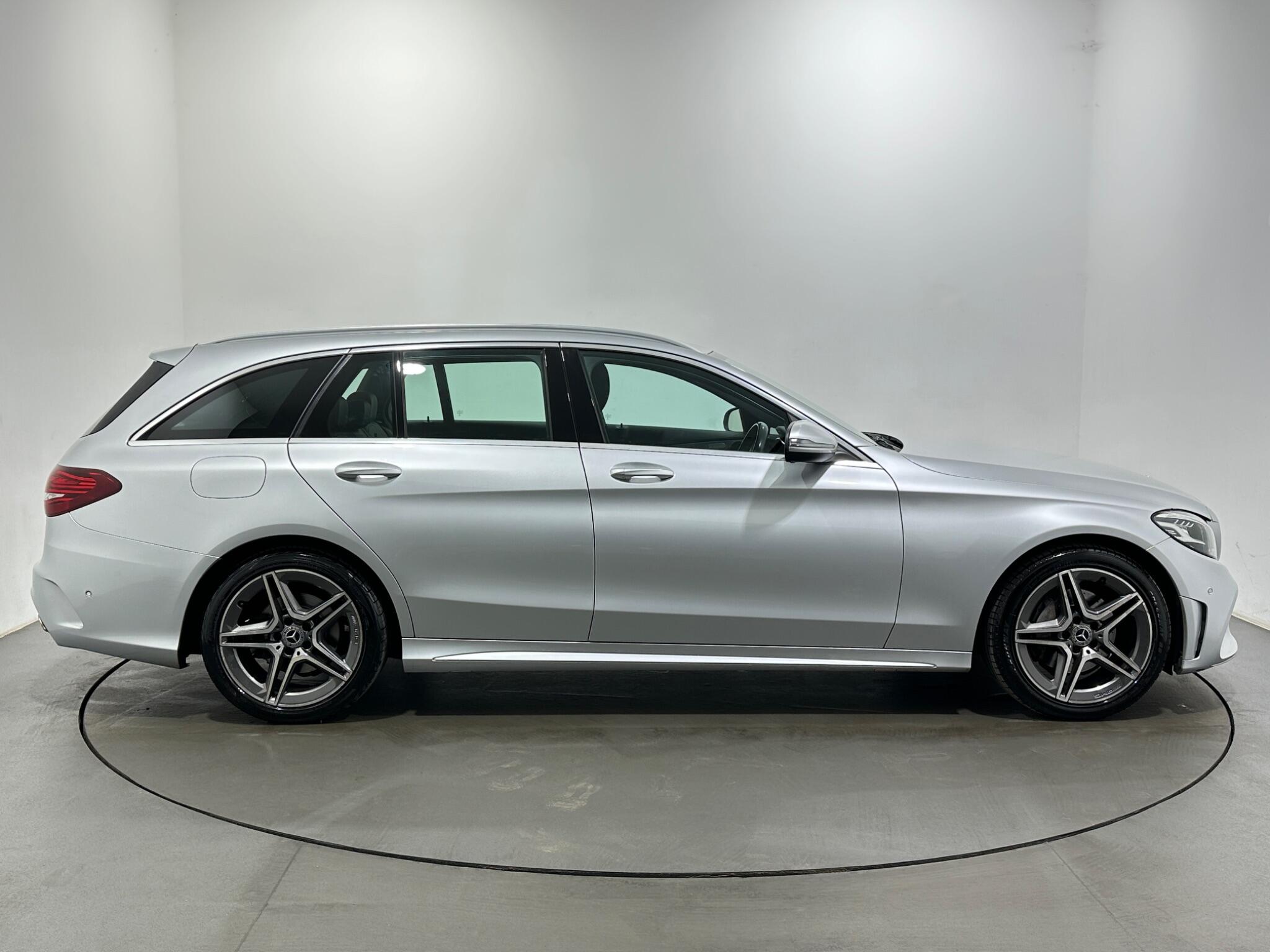 Mercedes-Benz C-Class view 9