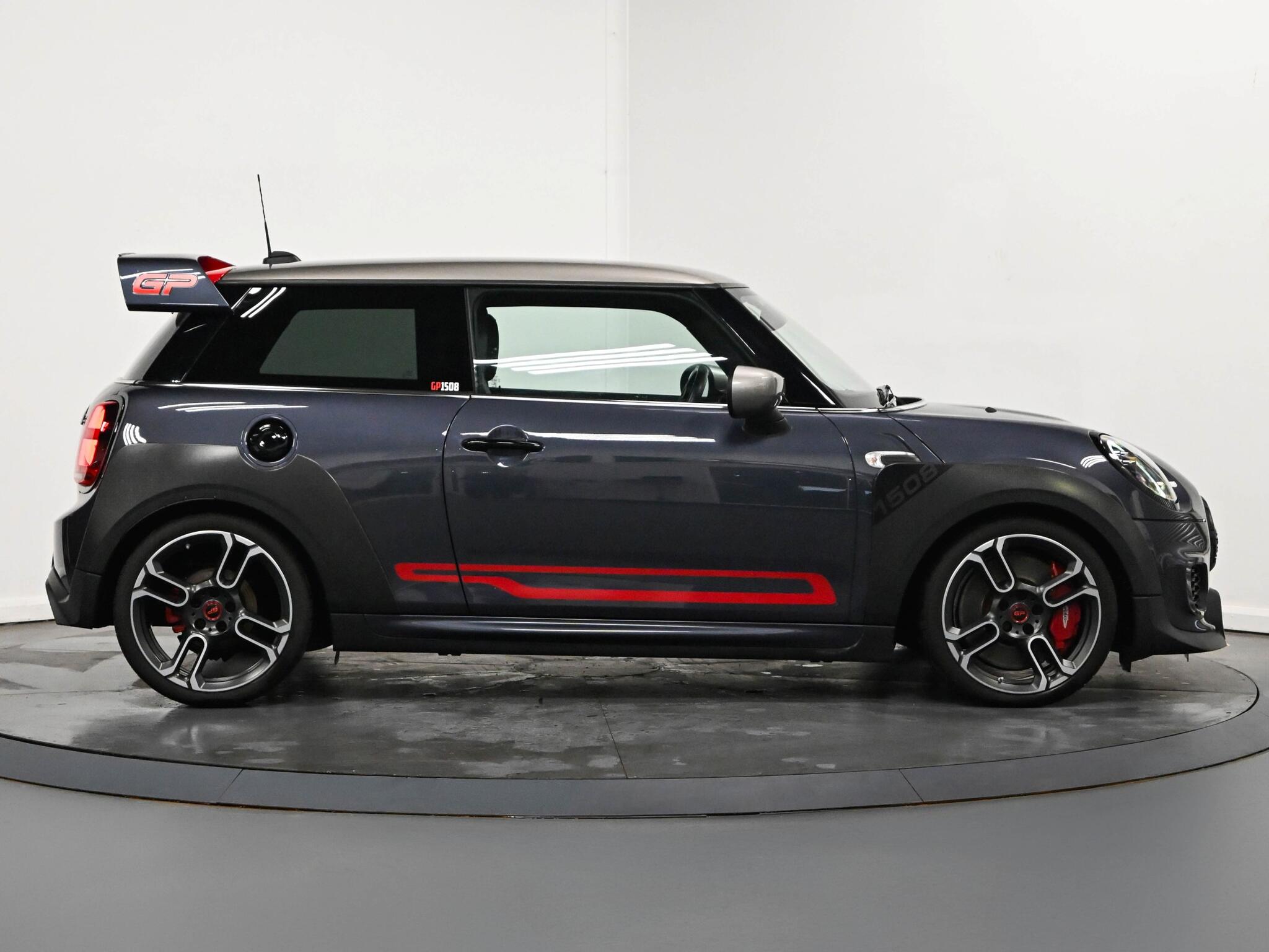 Mini Hatch view 23