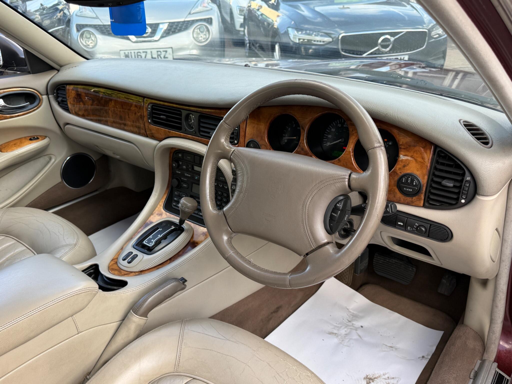 Jaguar XJ - Image 3