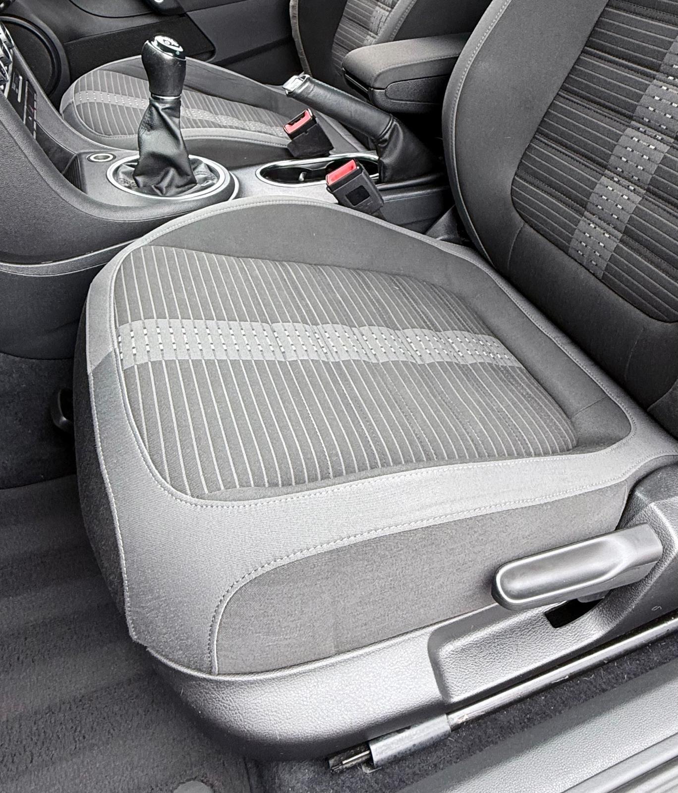 Volkswagen Beetle view 7