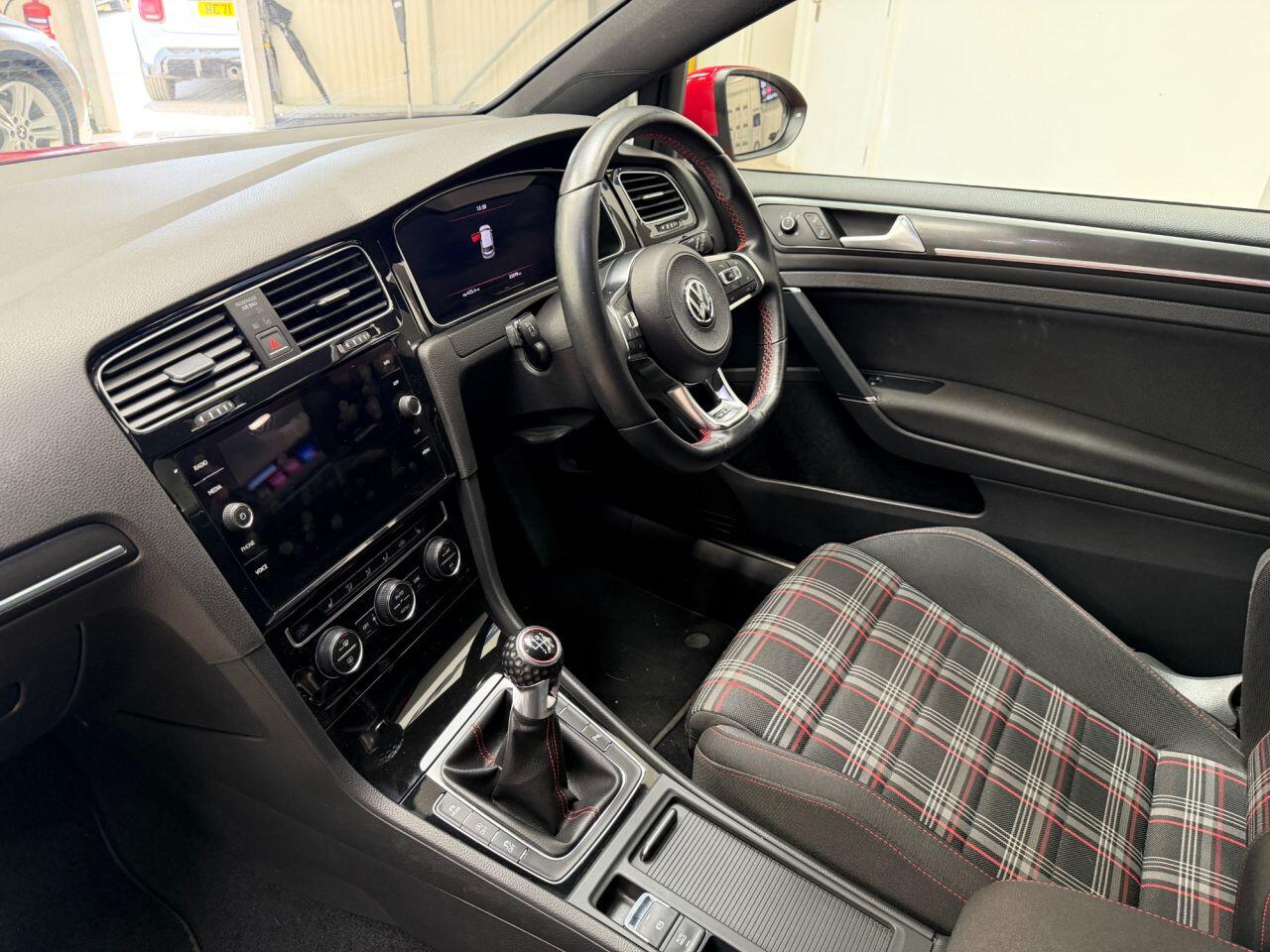Volkswagen Golf view 2