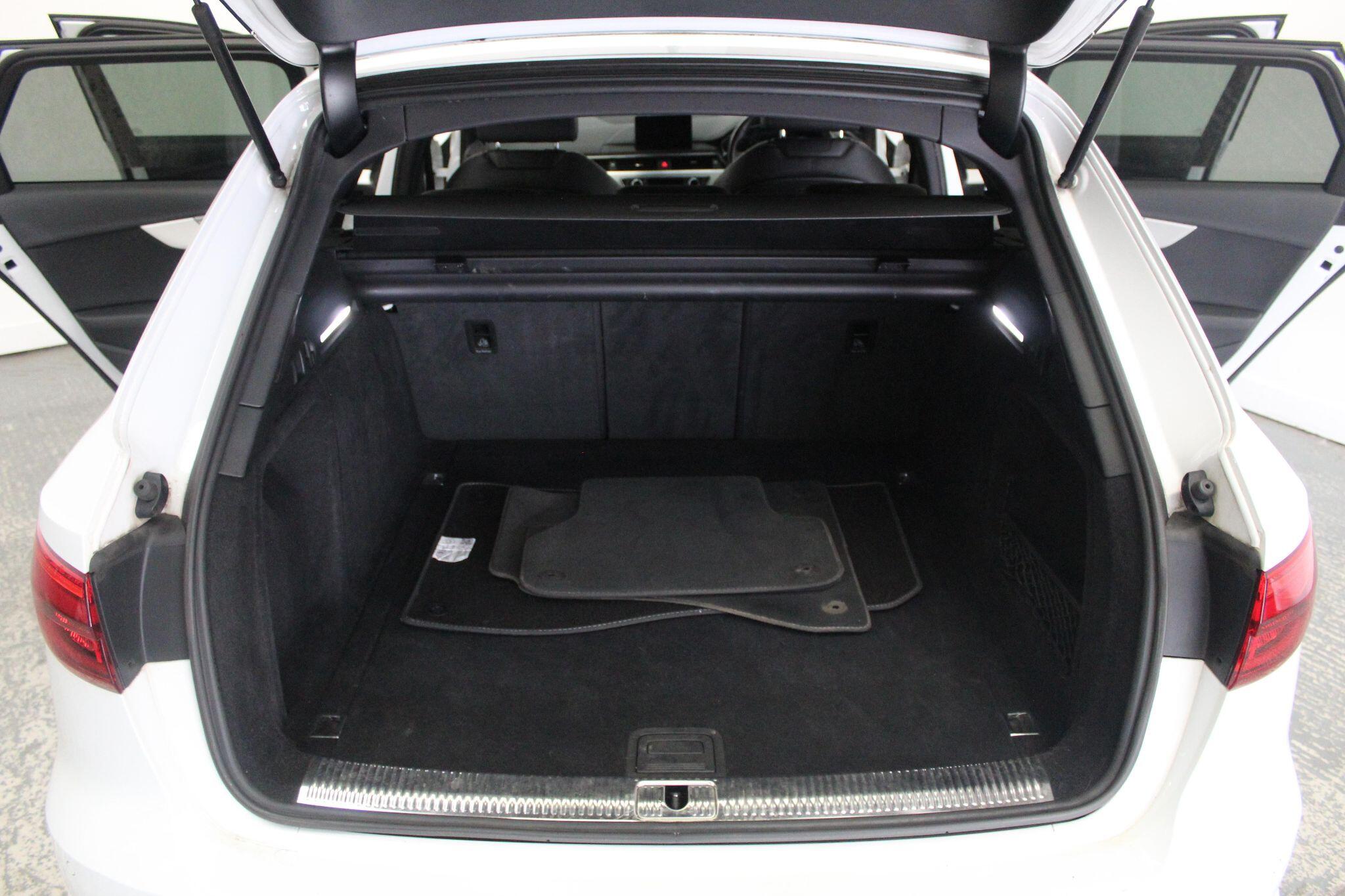 Audi A4 view 24