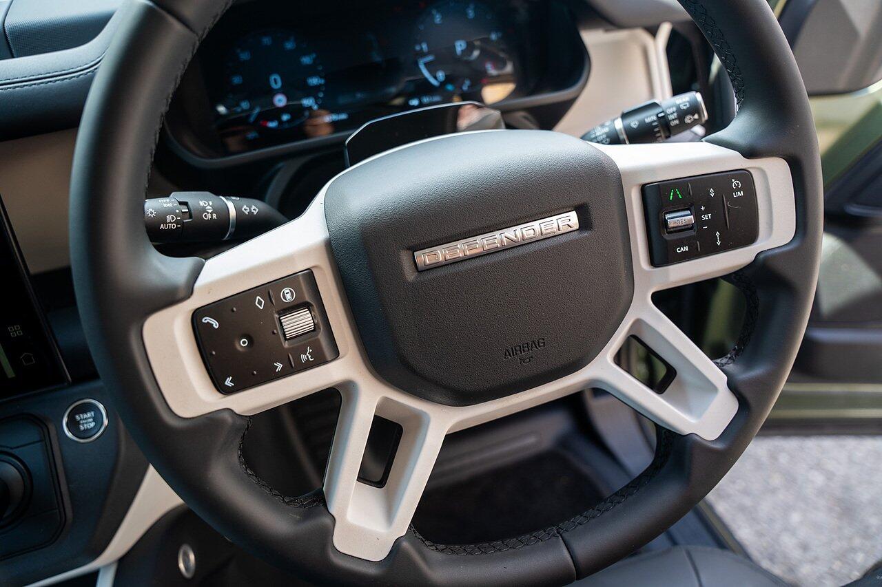 Land Rover Defender view 65