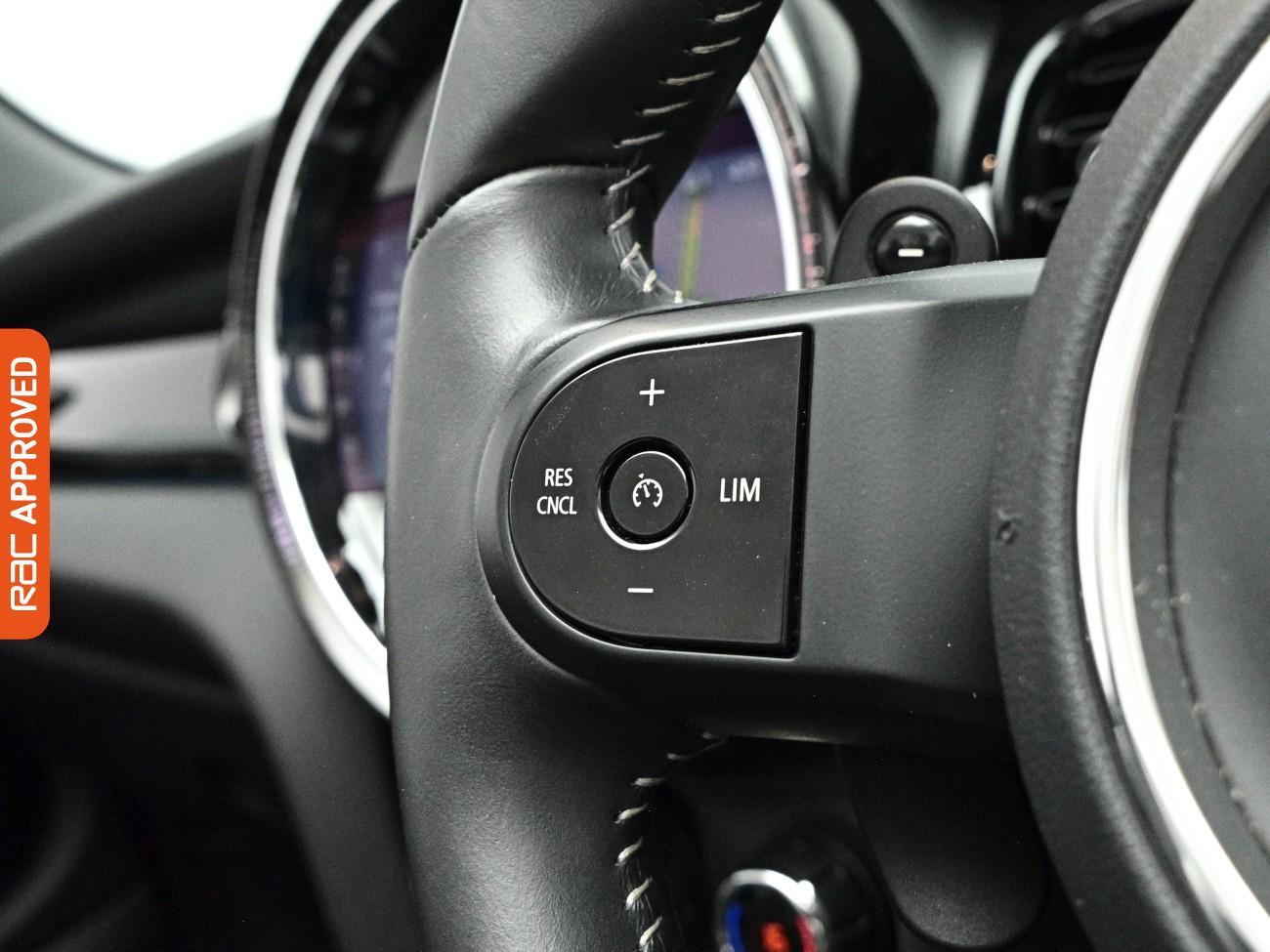 Mini Convertible view 23