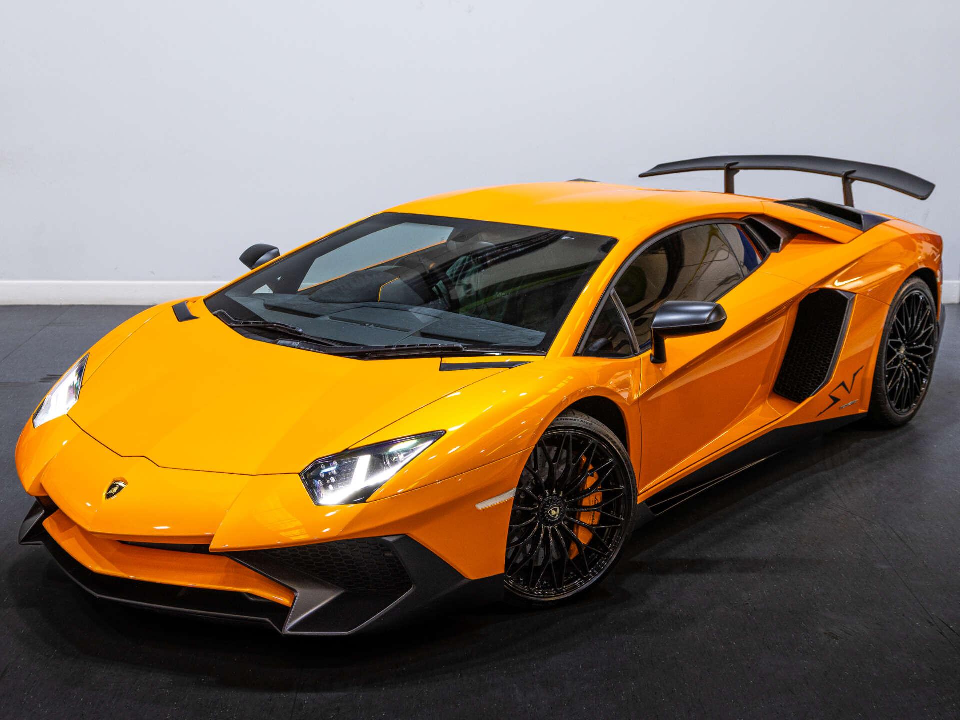 Lamborghini Aventador view 21