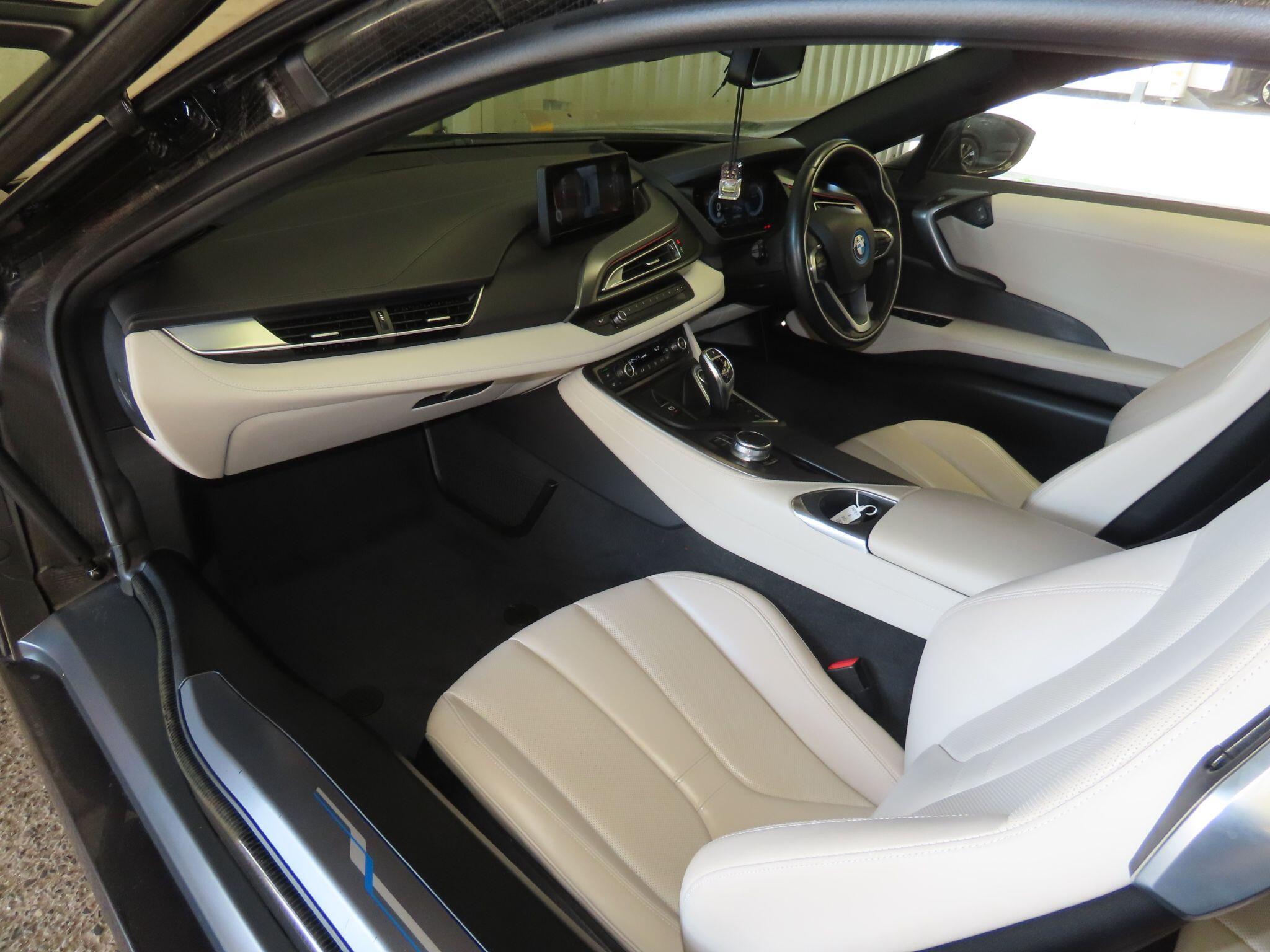 BMW I8 view 10