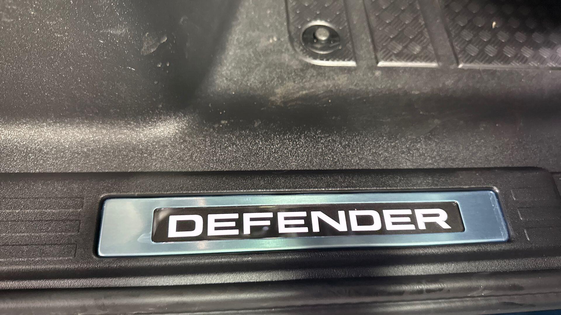 Land Rover Defender view 24