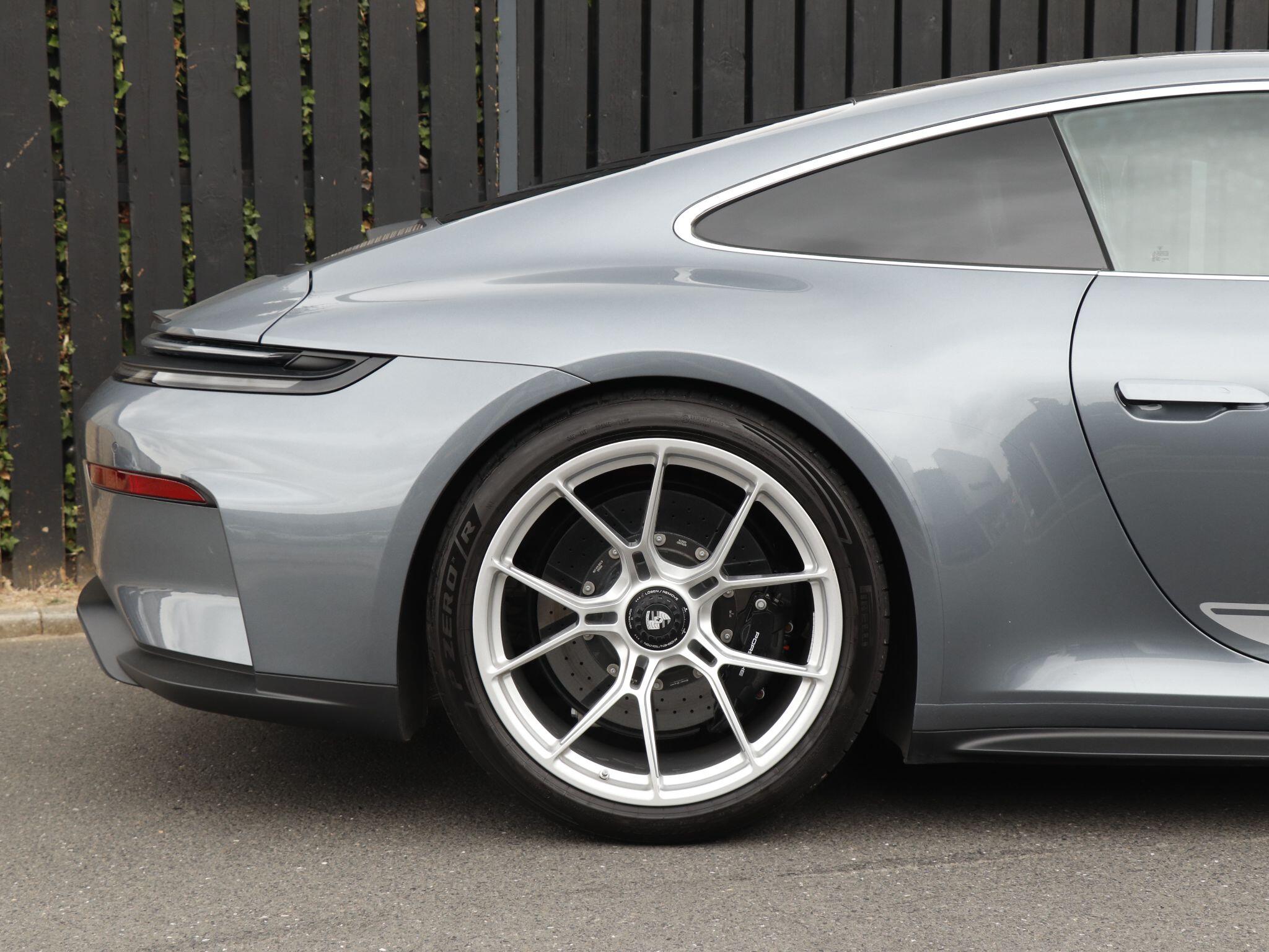 Porsche 911 view 31