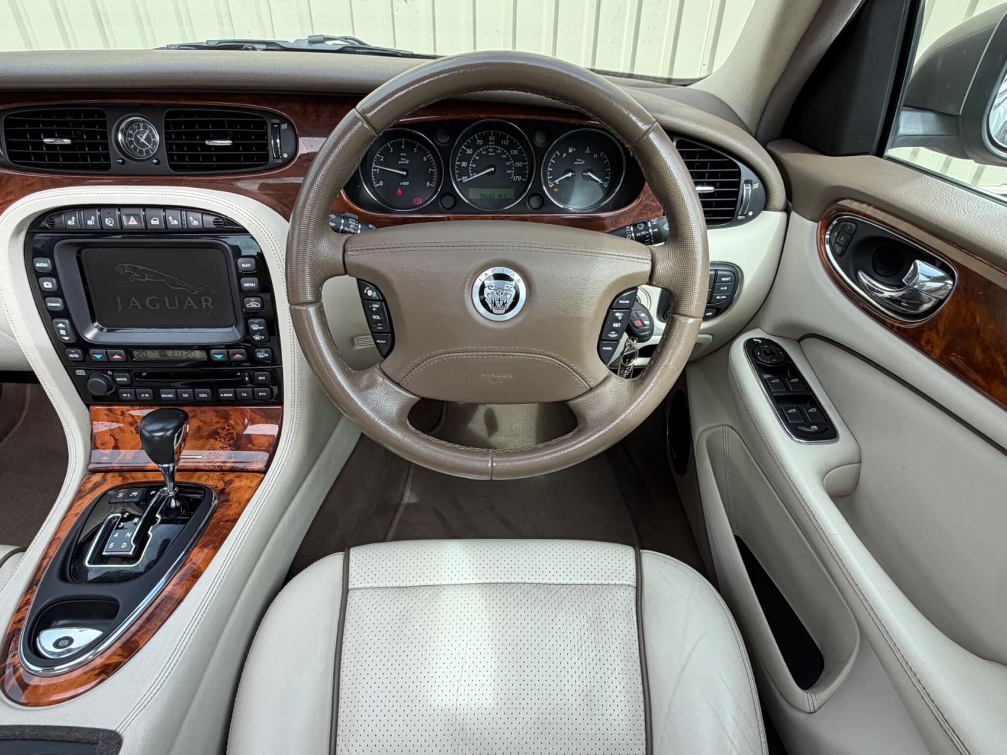 Jaguar XJ view 22