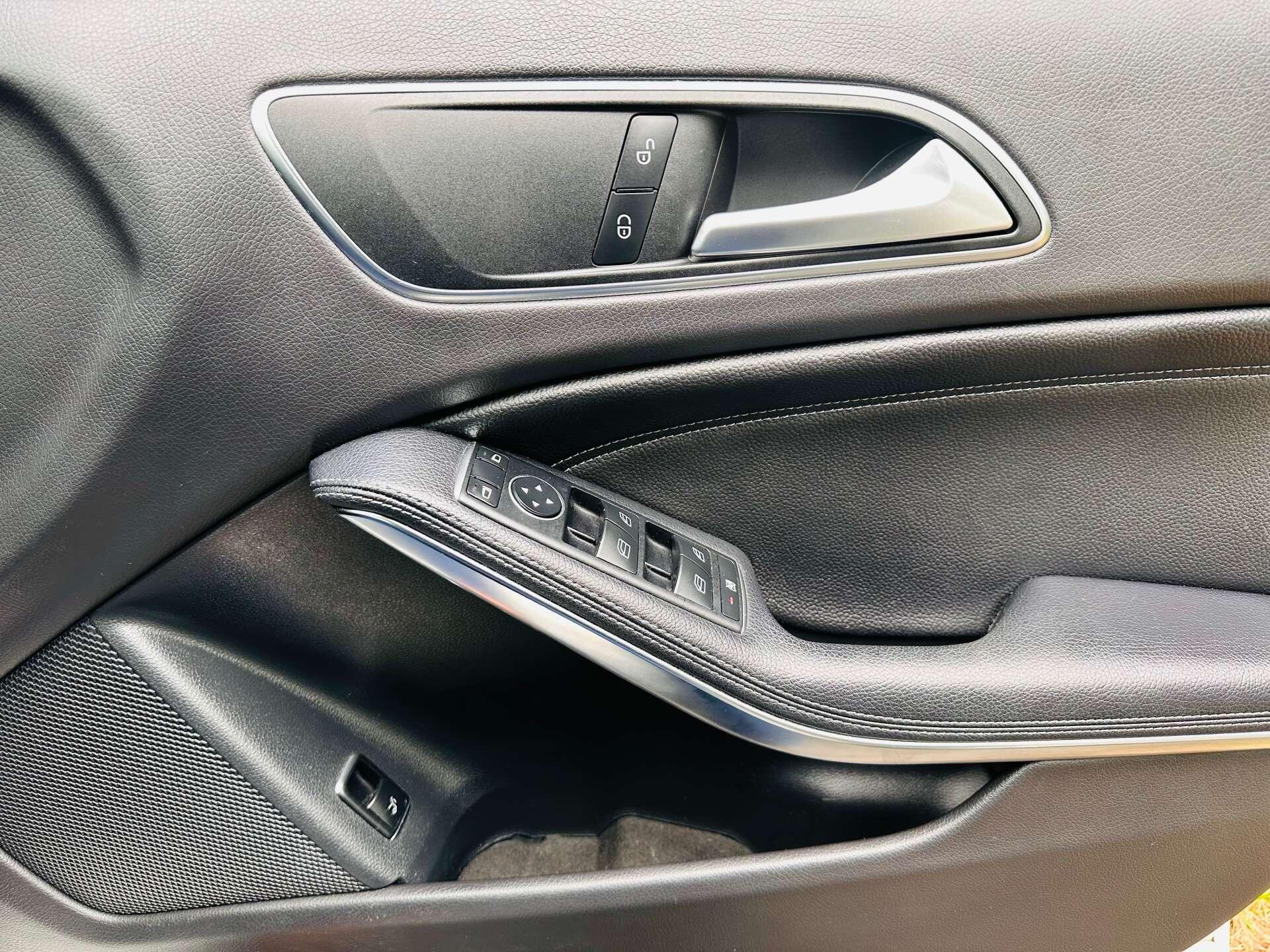 Mercedes-Benz Gla view 22