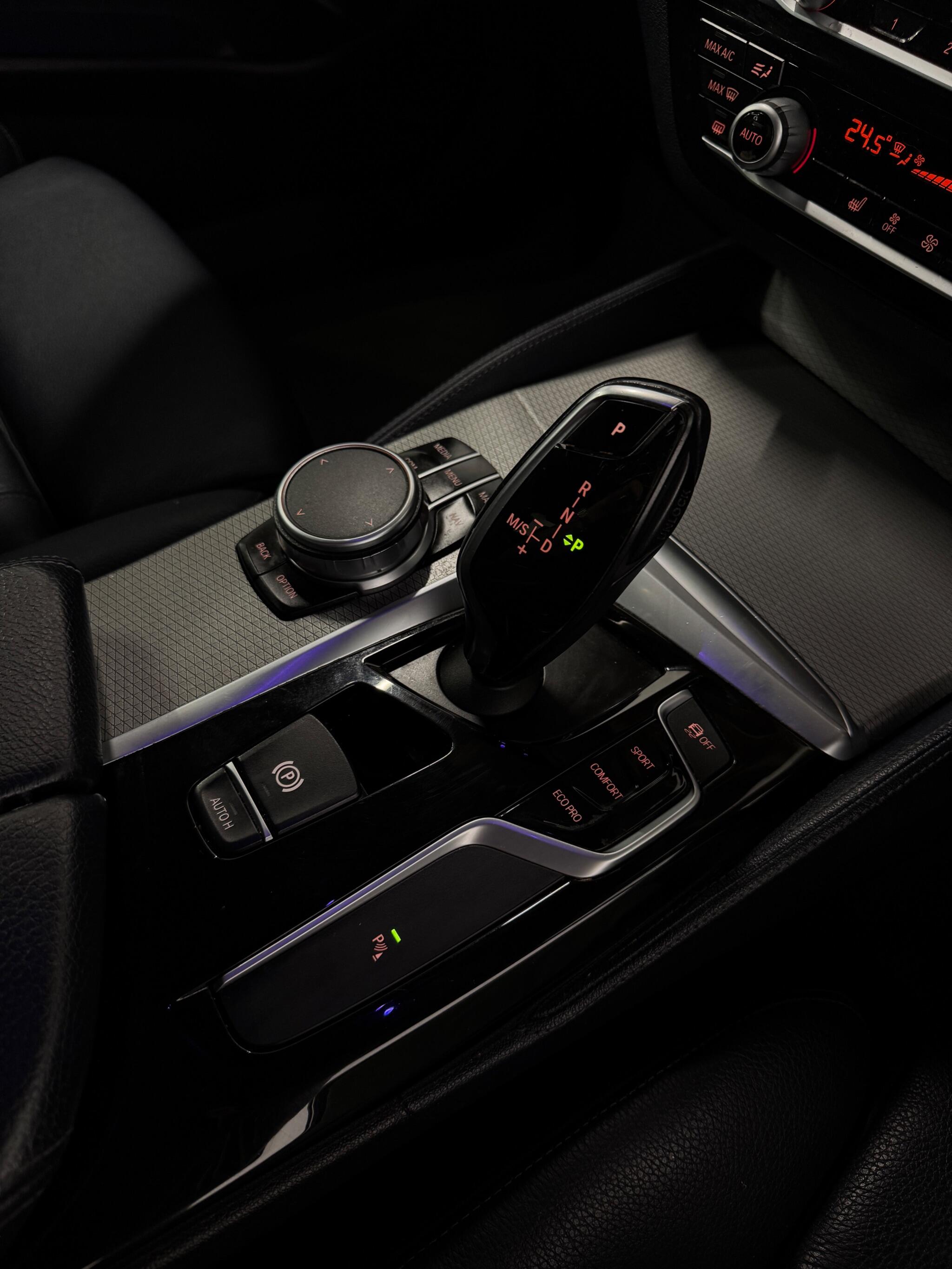BMW 5 Series view 17