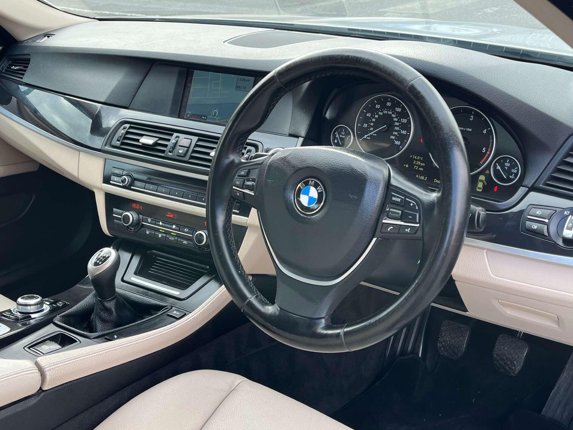 BMW 5 Series view 14
