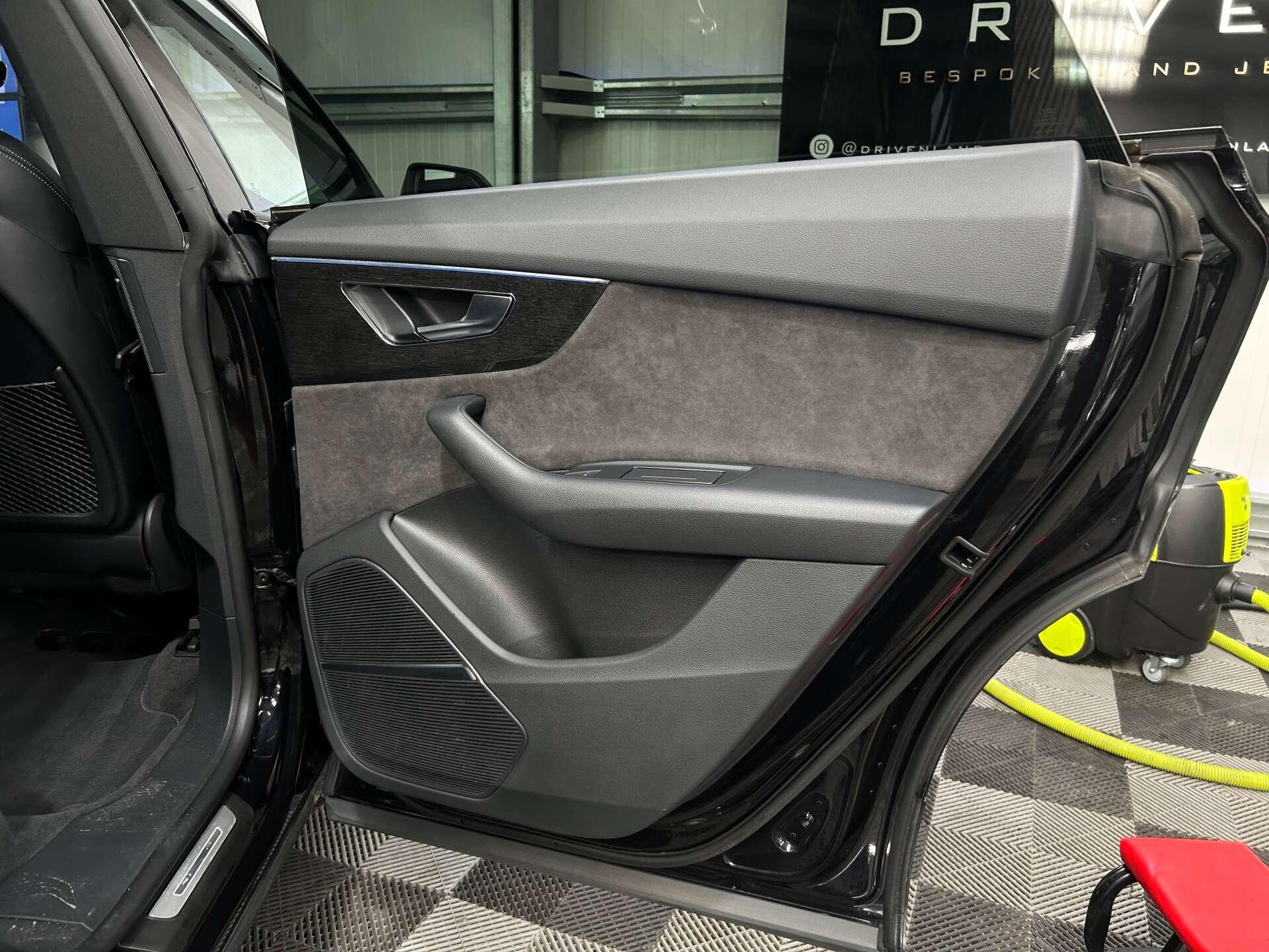 Audi Q8 view 28