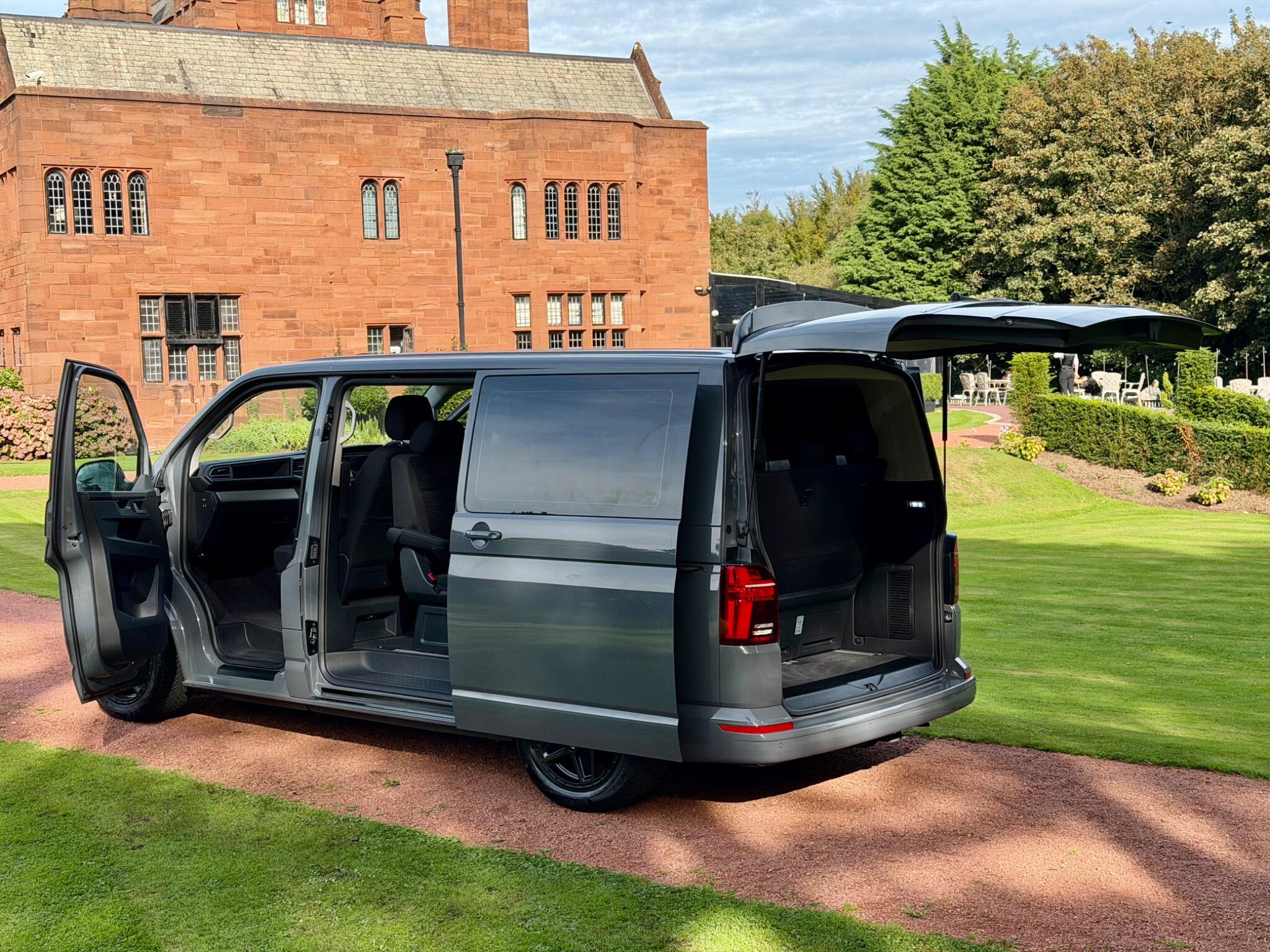 Volkswagen Caravelle view 7