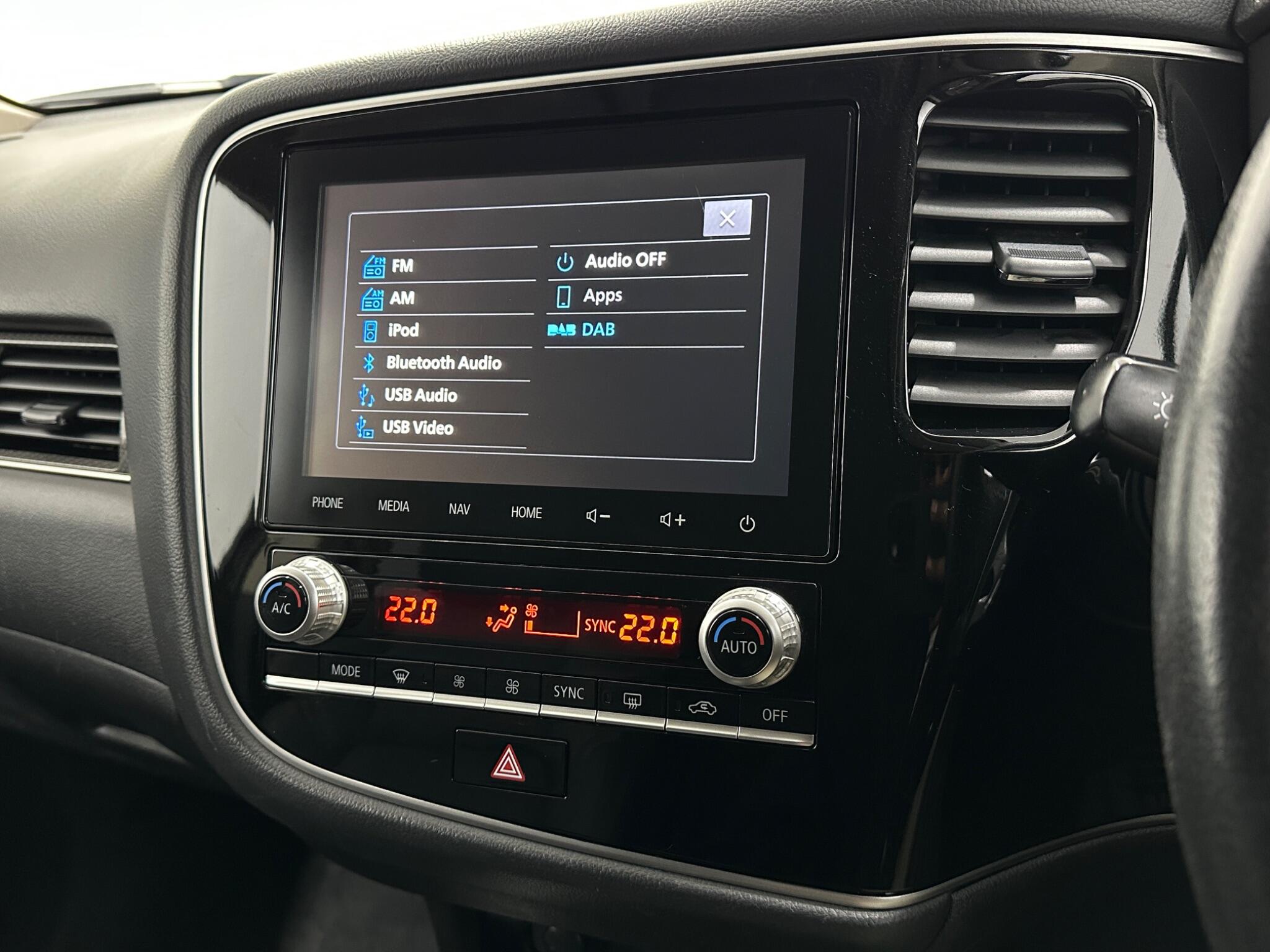 Mitsubishi Outlander view 25