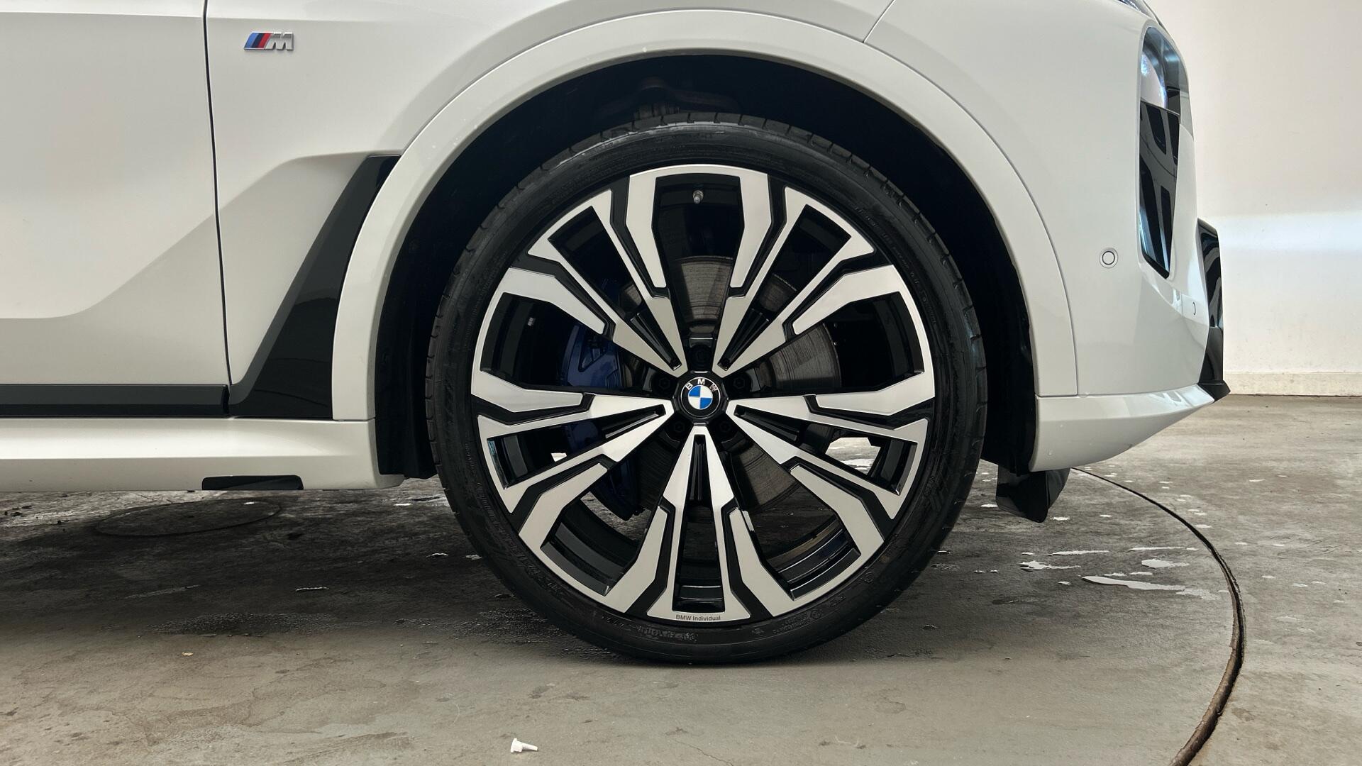 BMW X7 view 14