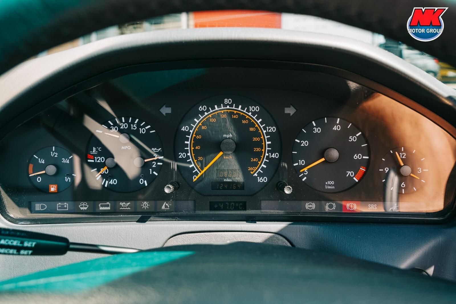 Mercedes-Benz SL view 19