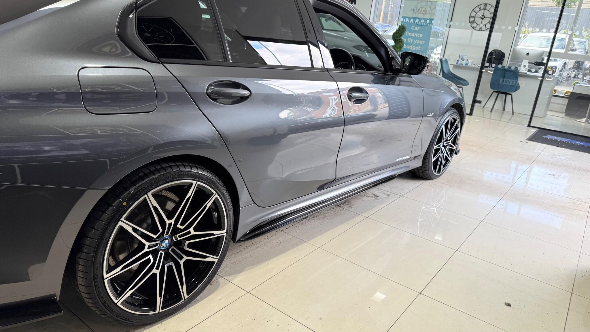 BMW 3 Series view 21