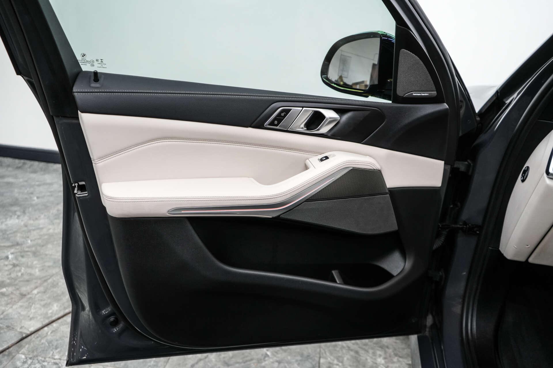 BMW X5 view 16