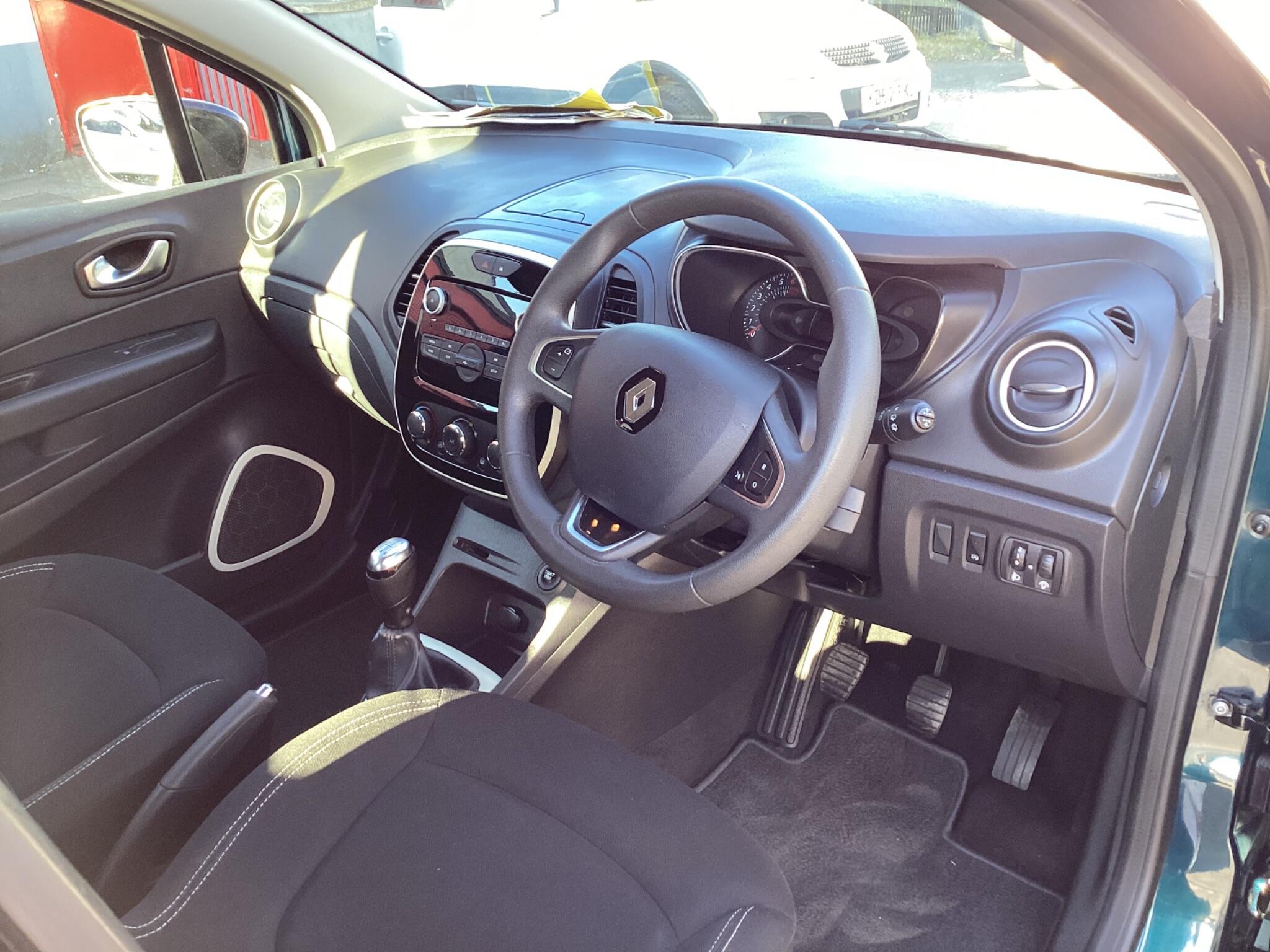 Renault Captur view 3