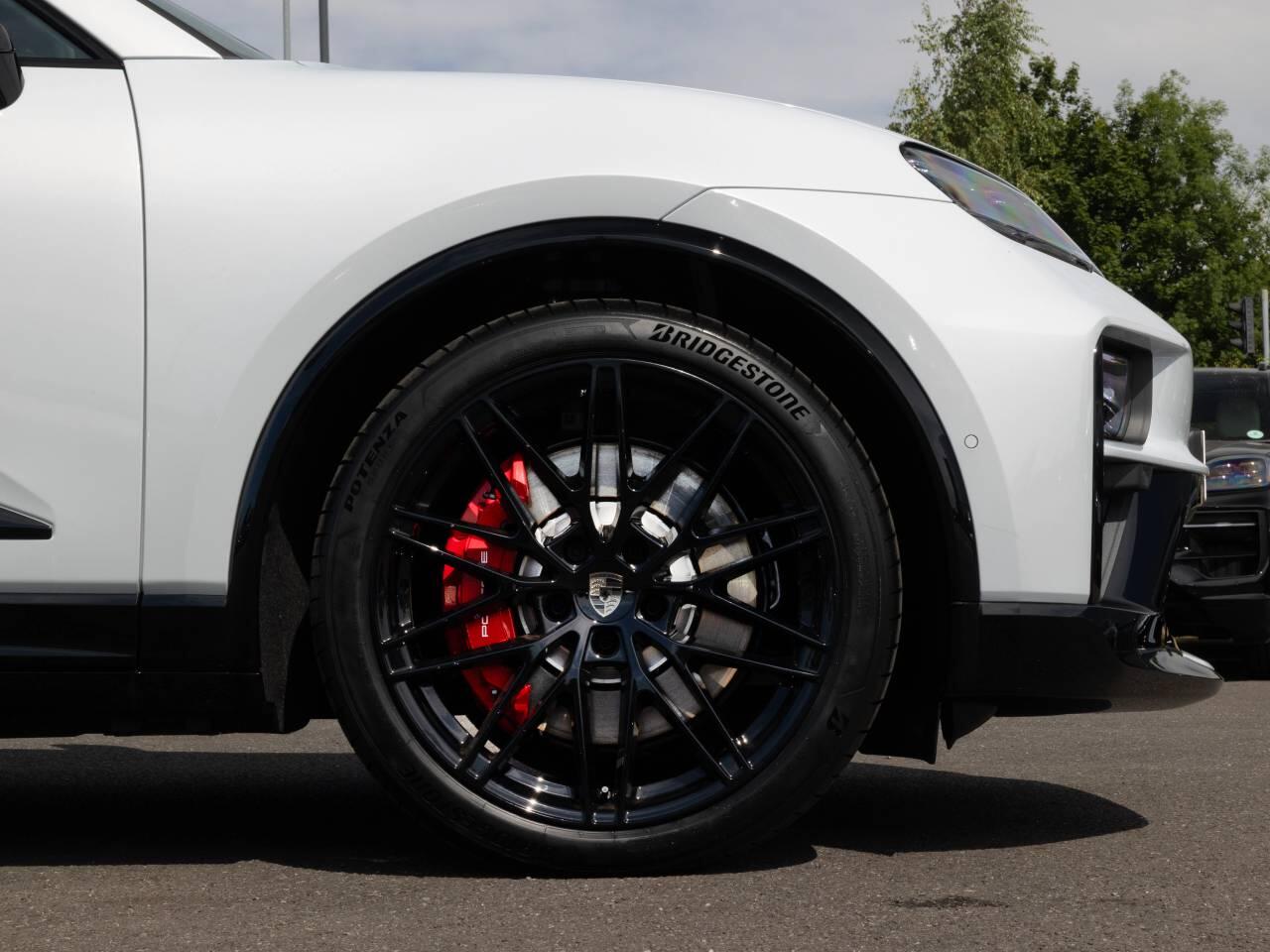 Porsche Macan view 6