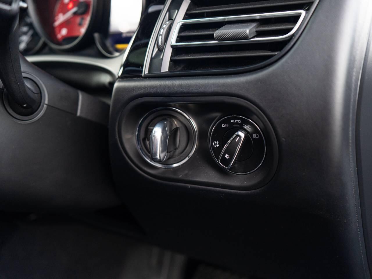Porsche Macan view 27