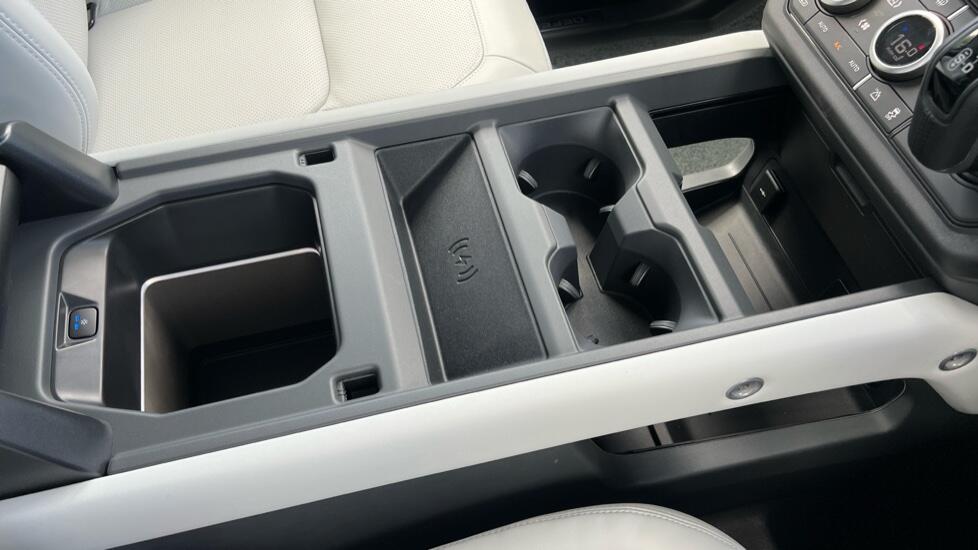 Land Rover Defender view 29