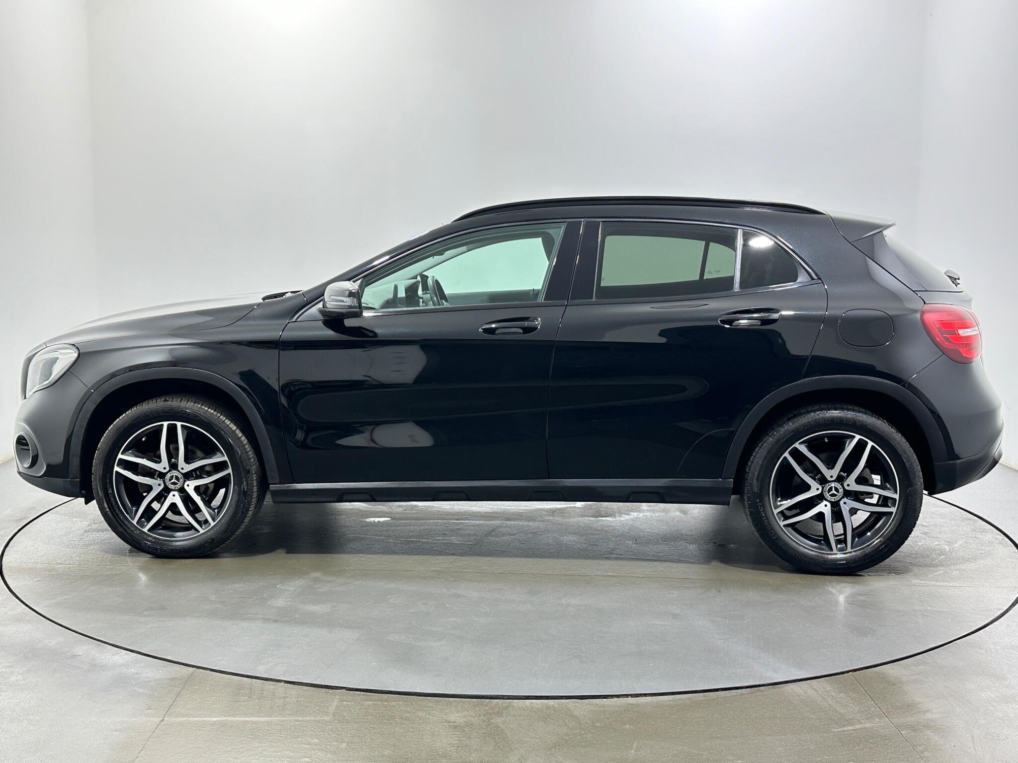 Mercedes-Benz Gla view 5