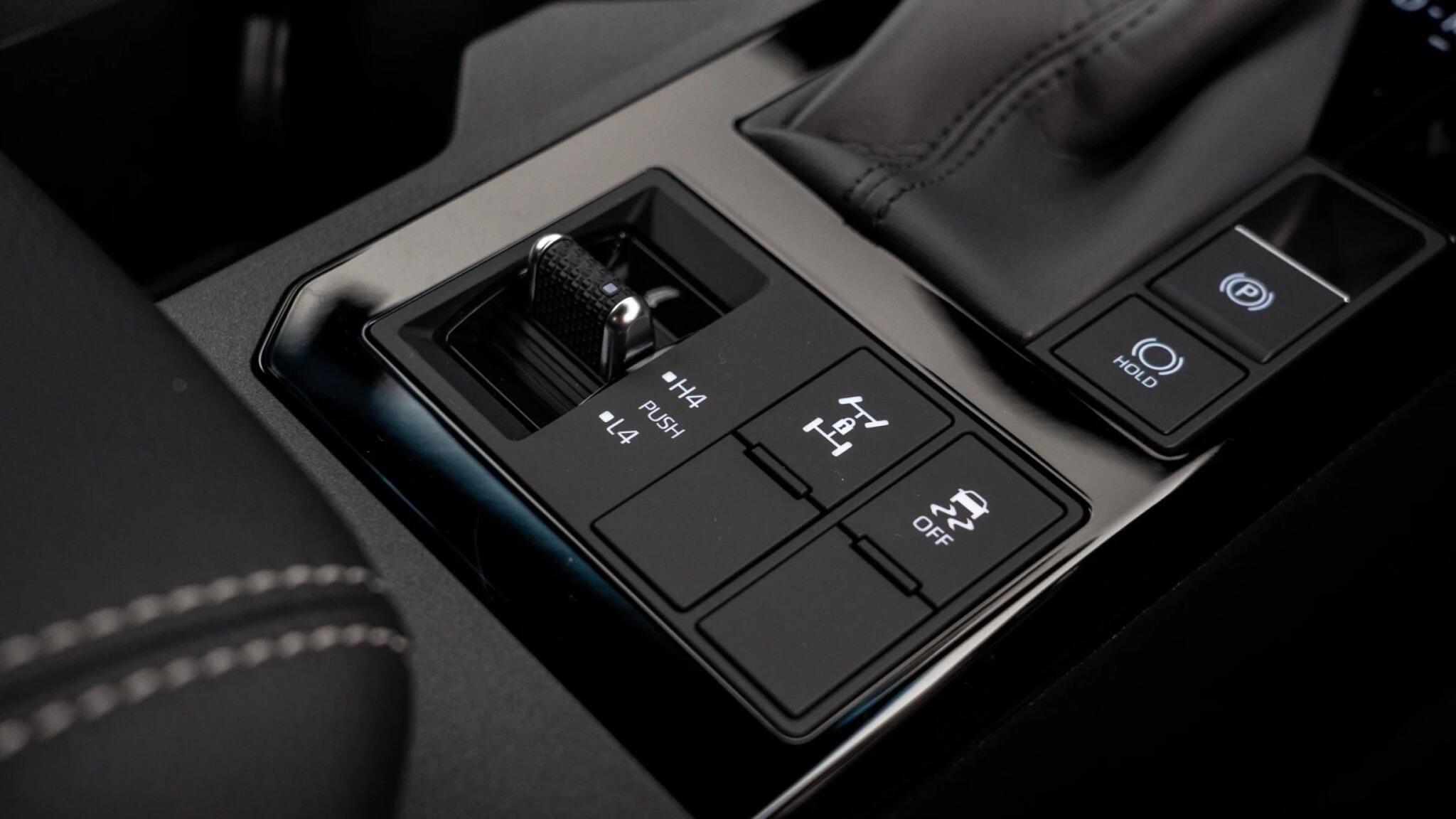 Toyota Land Cruiser view 16