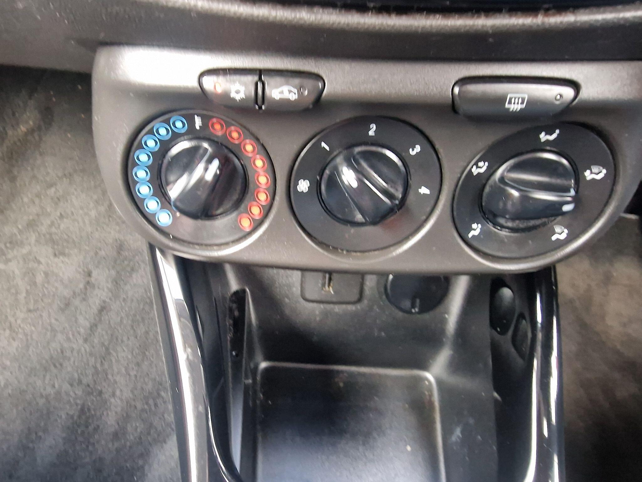Vauxhall Adam view 35