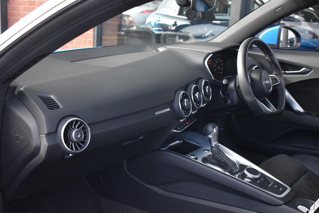 Audi TT view 25