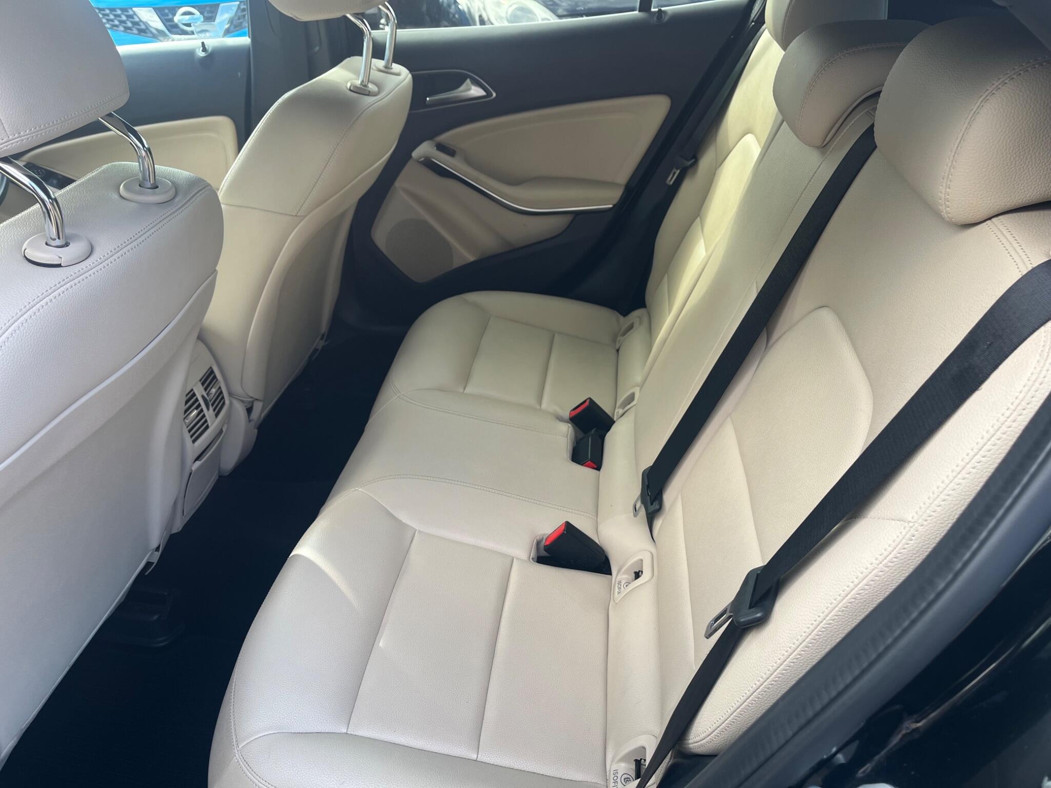 Mercedes-Benz GLA view 13