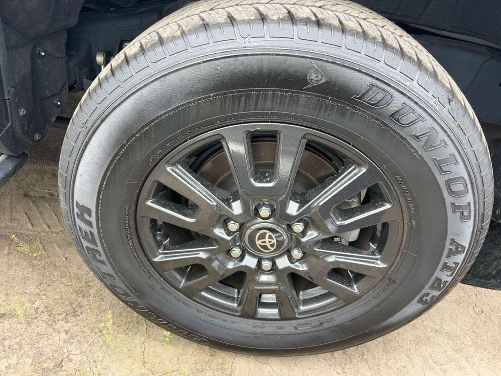 Toyota Land Cruiser view 8