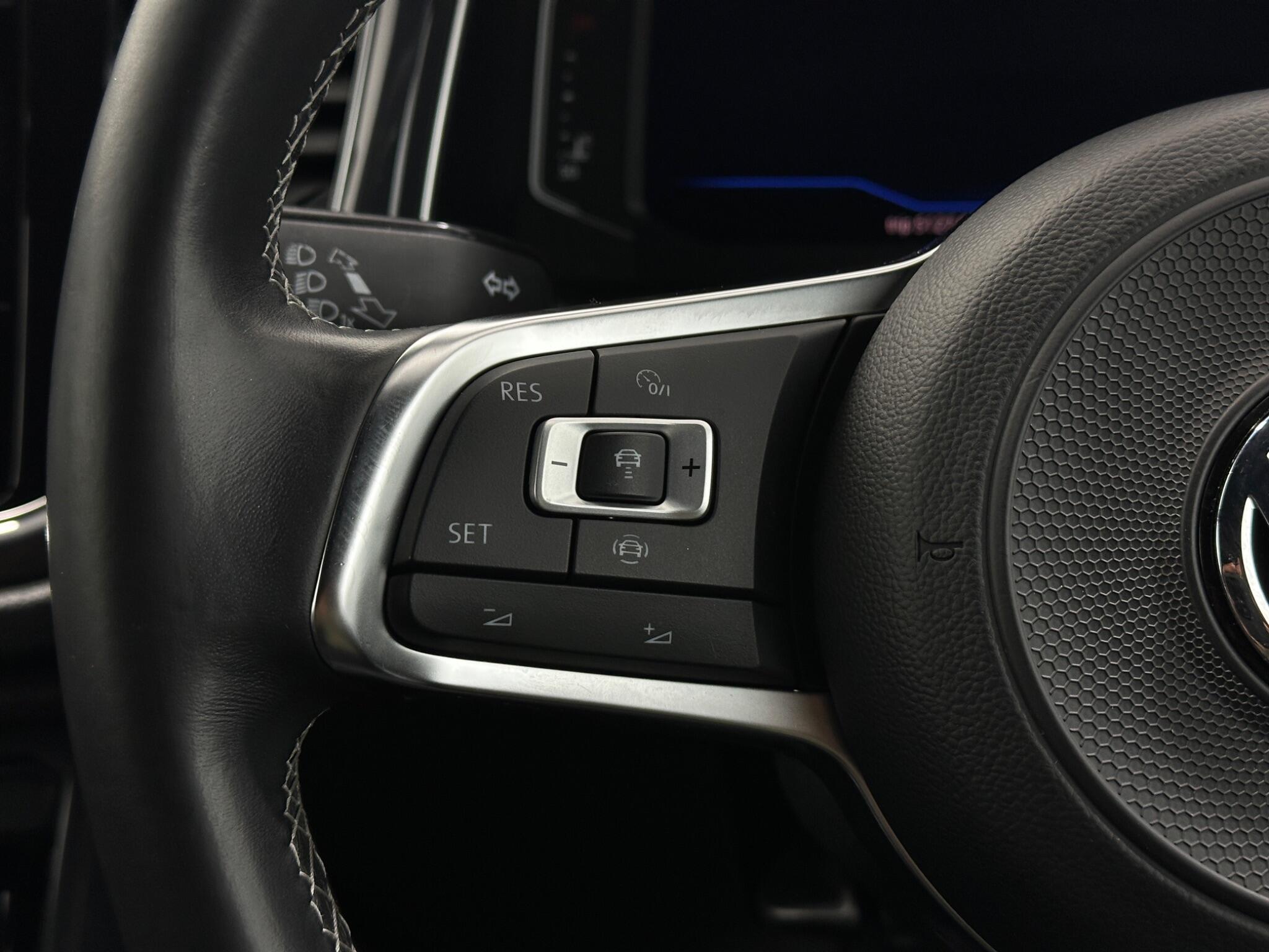 Volkswagen T-Roc view 15