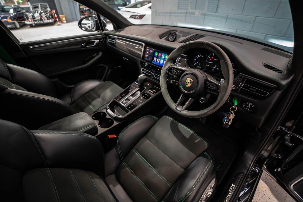 Porsche Macan view 17