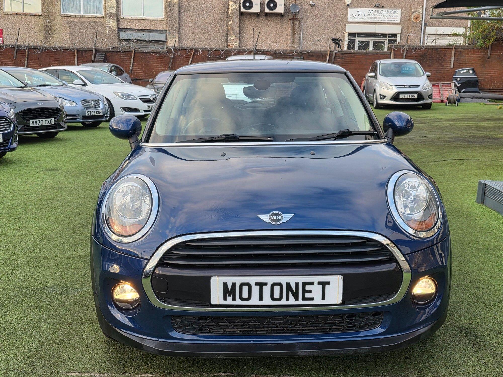 Mini Hatch view 4