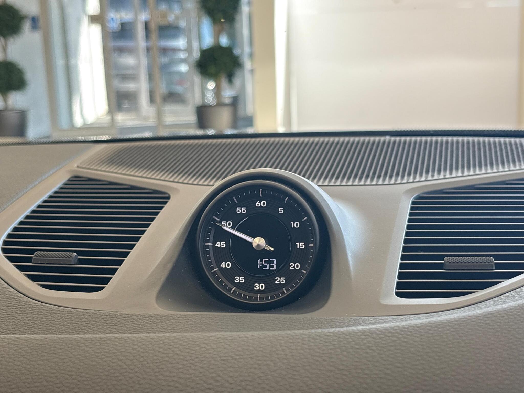 Porsche Cayenne view 18