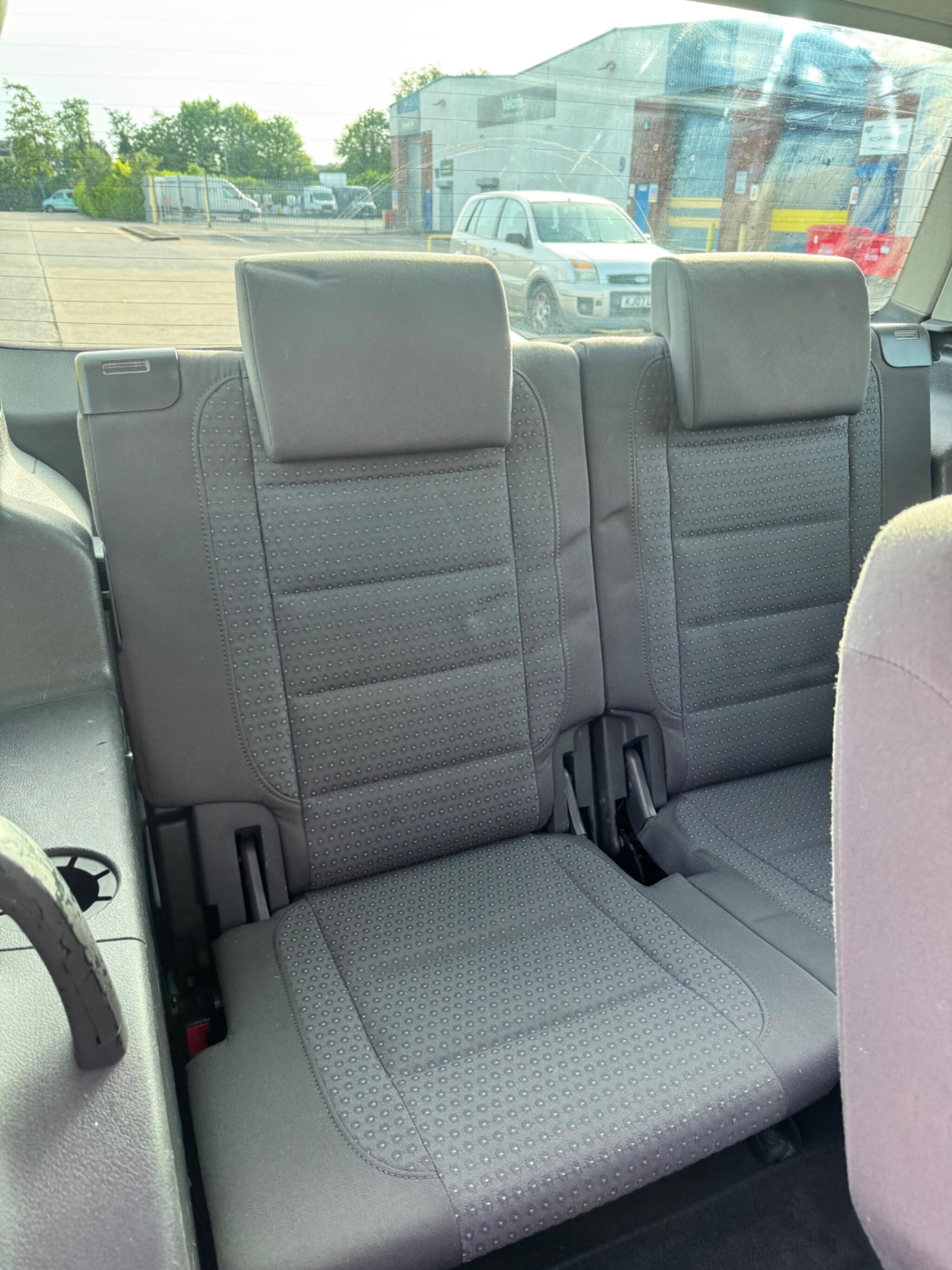 Volkswagen Touran view 29
